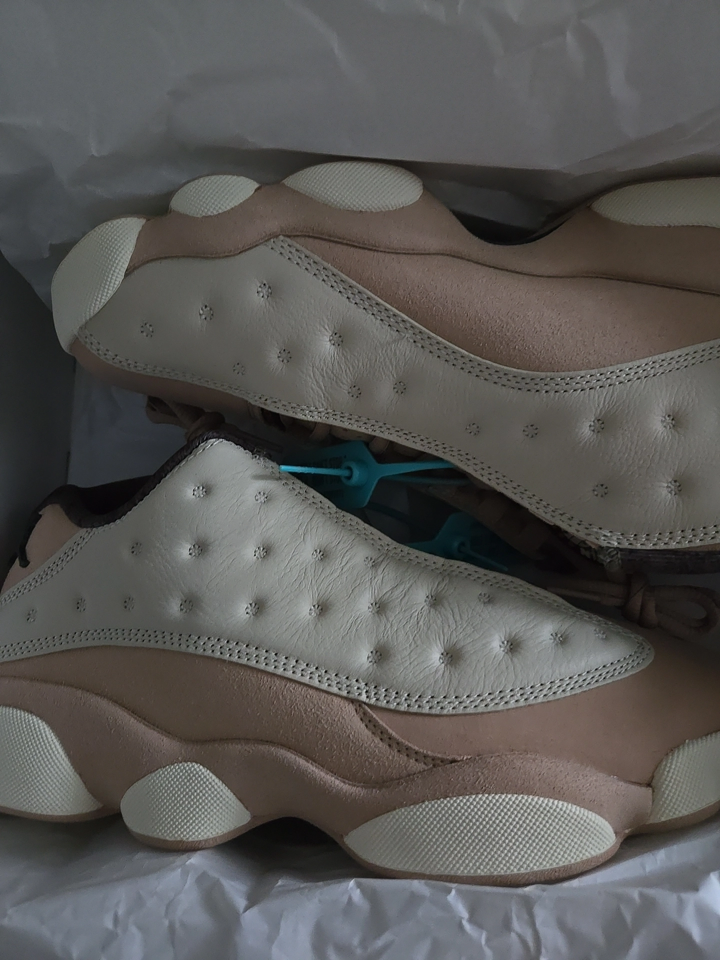 custom review-Jordan Air Jordan 13 Нижняя юбка Устойчивая к истиранию Низкий Топ Винтажные баскетбольные кроссовки Мужские Бежево-розовые Выпуск 2025 года