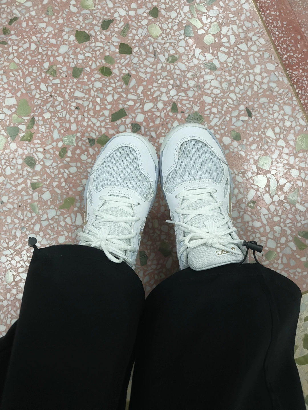 custom review-Asics UPCOURT 6 Устойчивые к истиранию Низкие Кроссовки для тренировок Детские Белые Унисекс