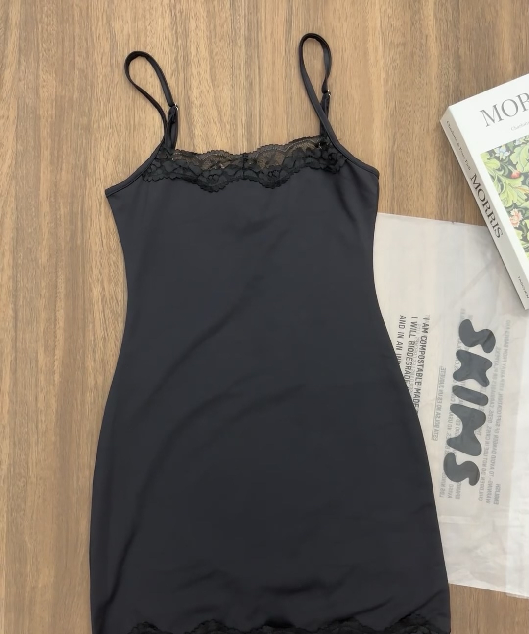 custom review-SKIMS Черные Женские Слиплатья