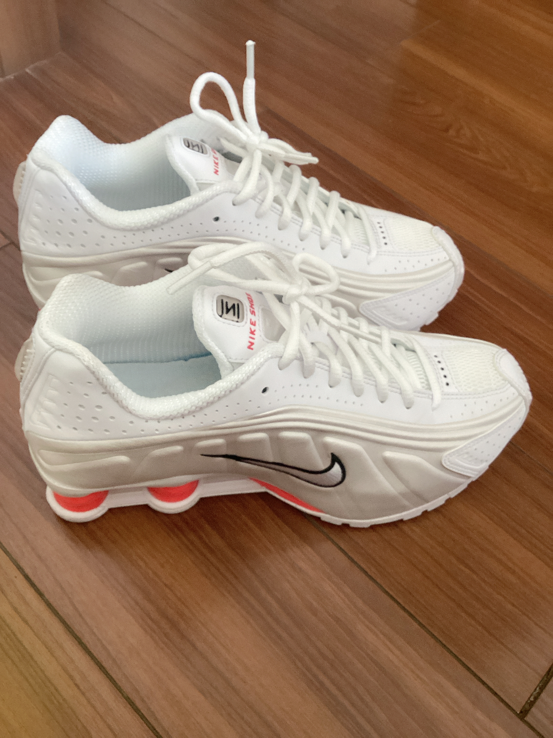 custom review-Nike Shox R4 Устойчивый к истиранию Дышащий Поддерживающий Низкий Верх Повседневная Беговая Обувь Женская Белая