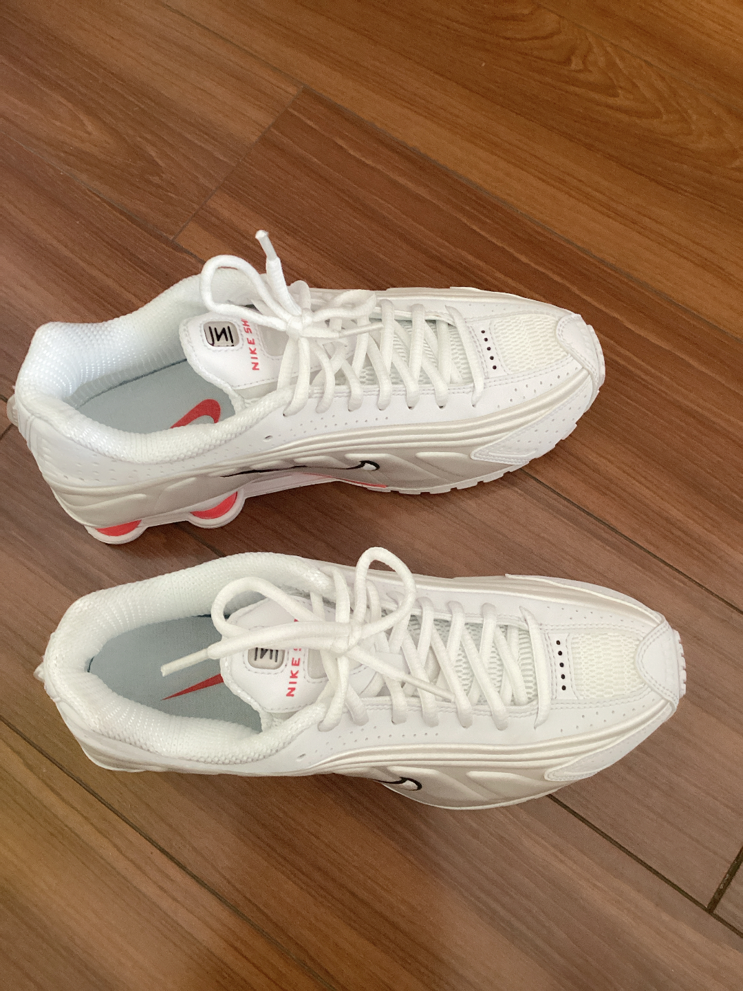 custom review-Nike Shox R4 Устойчивый к истиранию Дышащий Поддерживающий Низкий Верх Повседневная Беговая Обувь Женская Белая