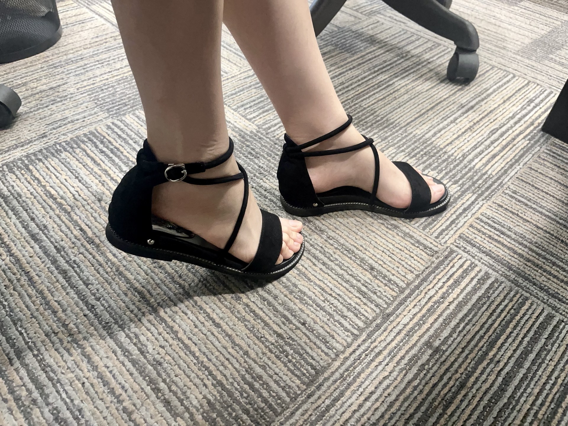 通勤王者🫅百搭凉鞋,能淑女能快跑