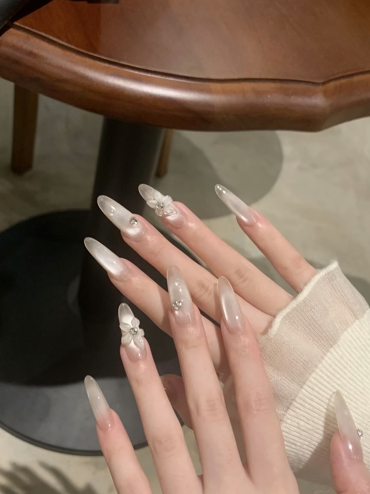 冰透玉指🧊手黑姐妹夏日显白美甲!清冷冰花绝了～🫧✨