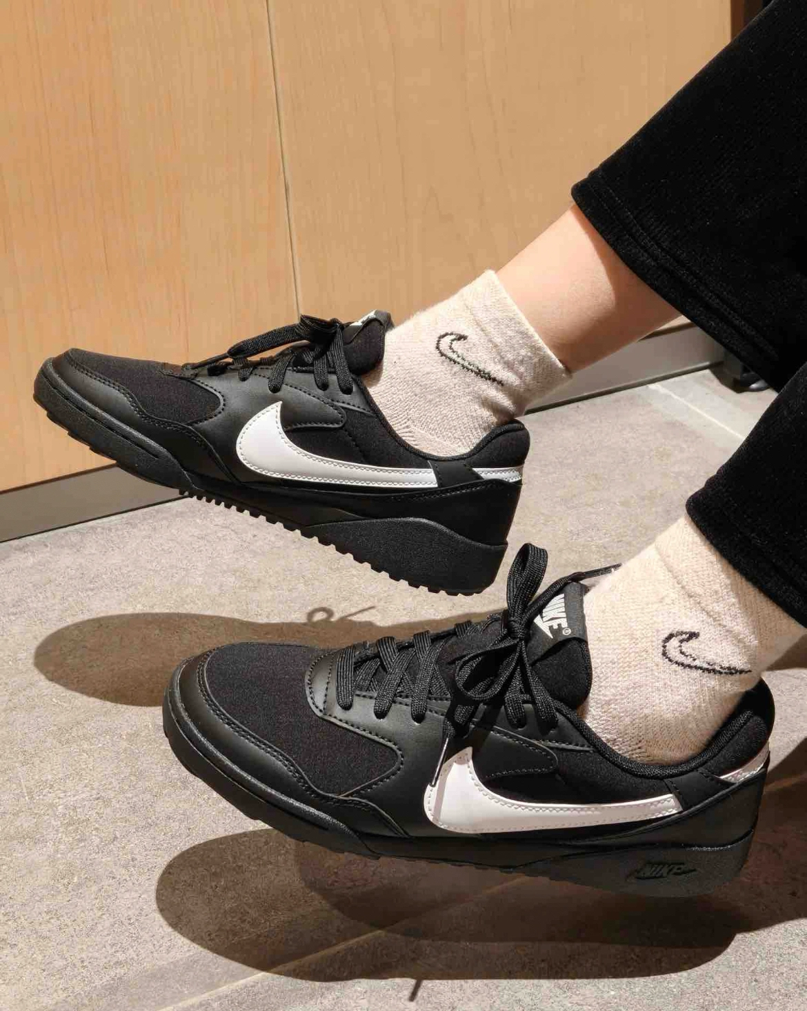 耐克休闲鞋黑白色德训鞋