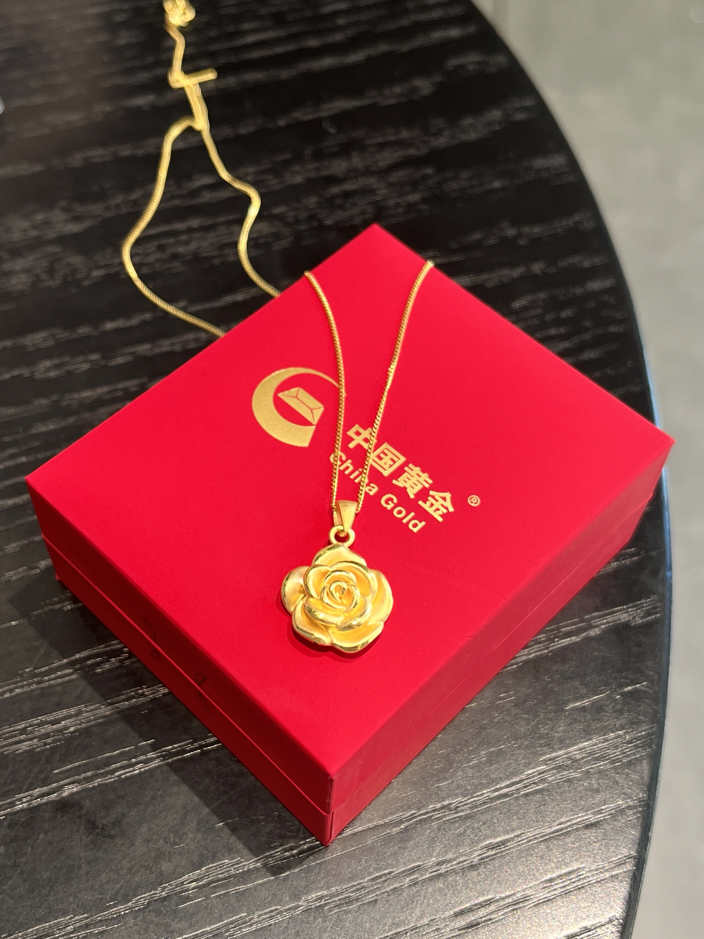 金首饰啥牌子好一点(金首饰啥牌子好一点又便宜)