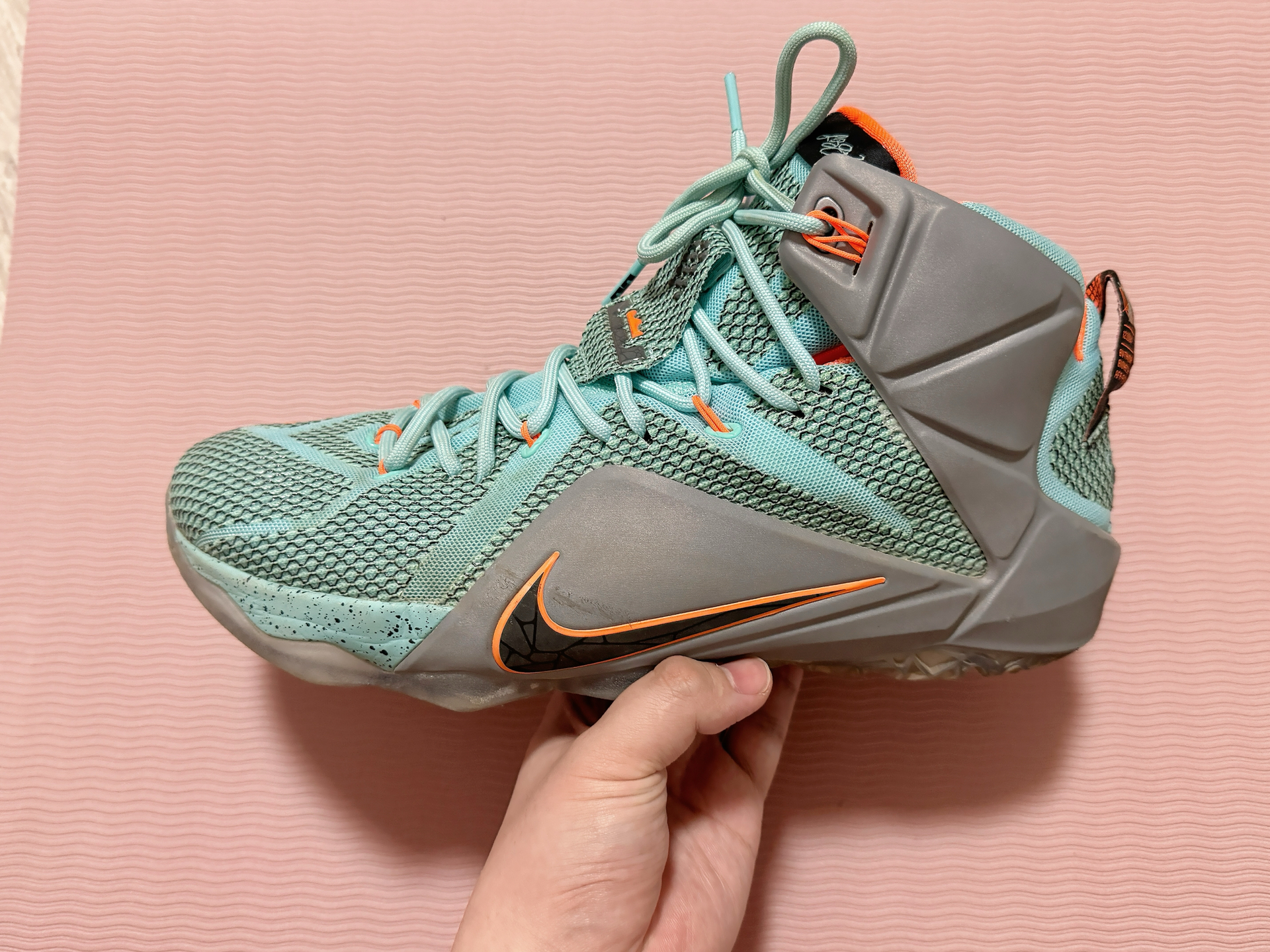 lbj12,终究是被情怀绑架了