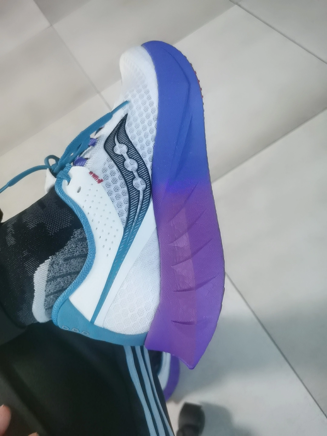 custom review-Saucony Endorphin Pro 4 Low Топ Беговые кроссовки Мужские Белый Фиолетовый