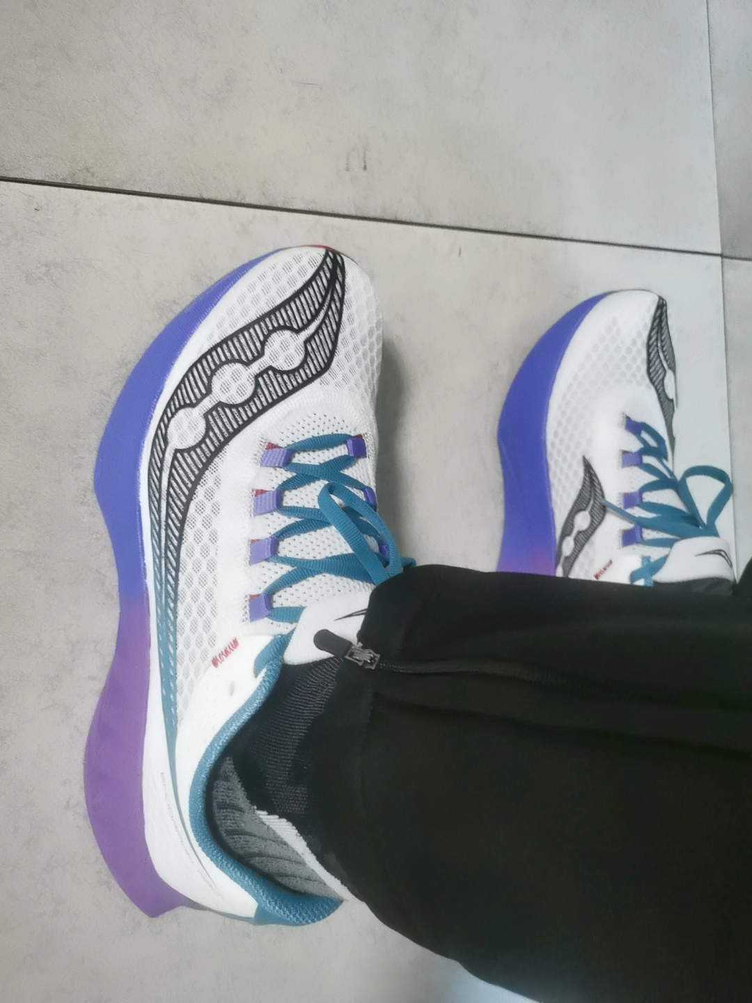 custom review-Saucony Endorphin Pro 4 Low Топ Беговые кроссовки Мужские Белый Фиолетовый