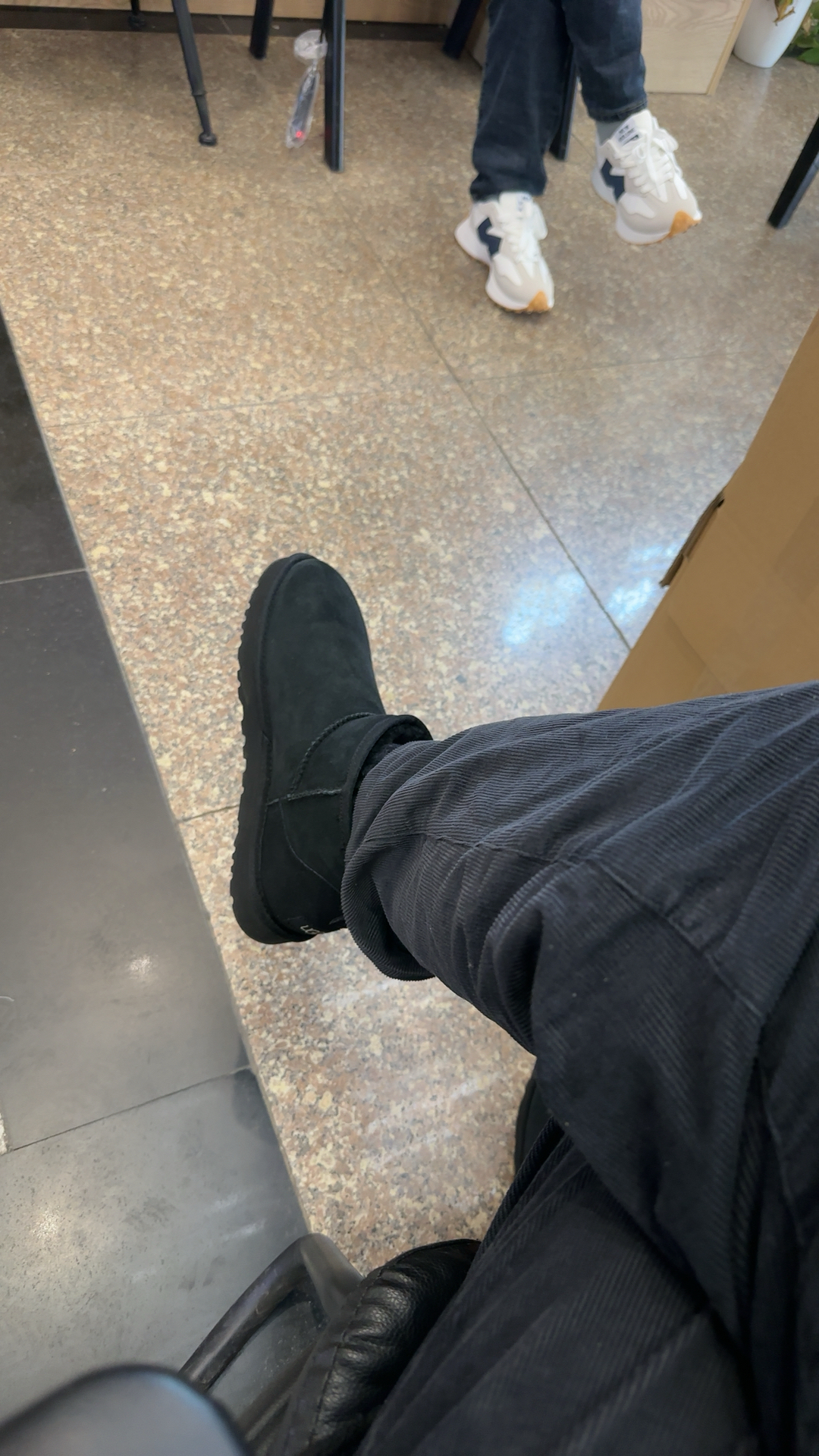 custom review-UGG CLASSIC ULTRA MINI Зимние ботинки для мужчин черные длина до щиколотки