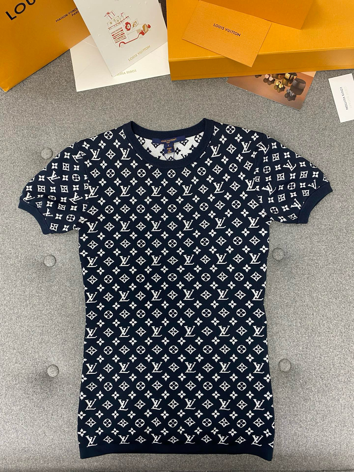 lv 这款针织短袖真的好看 真的美