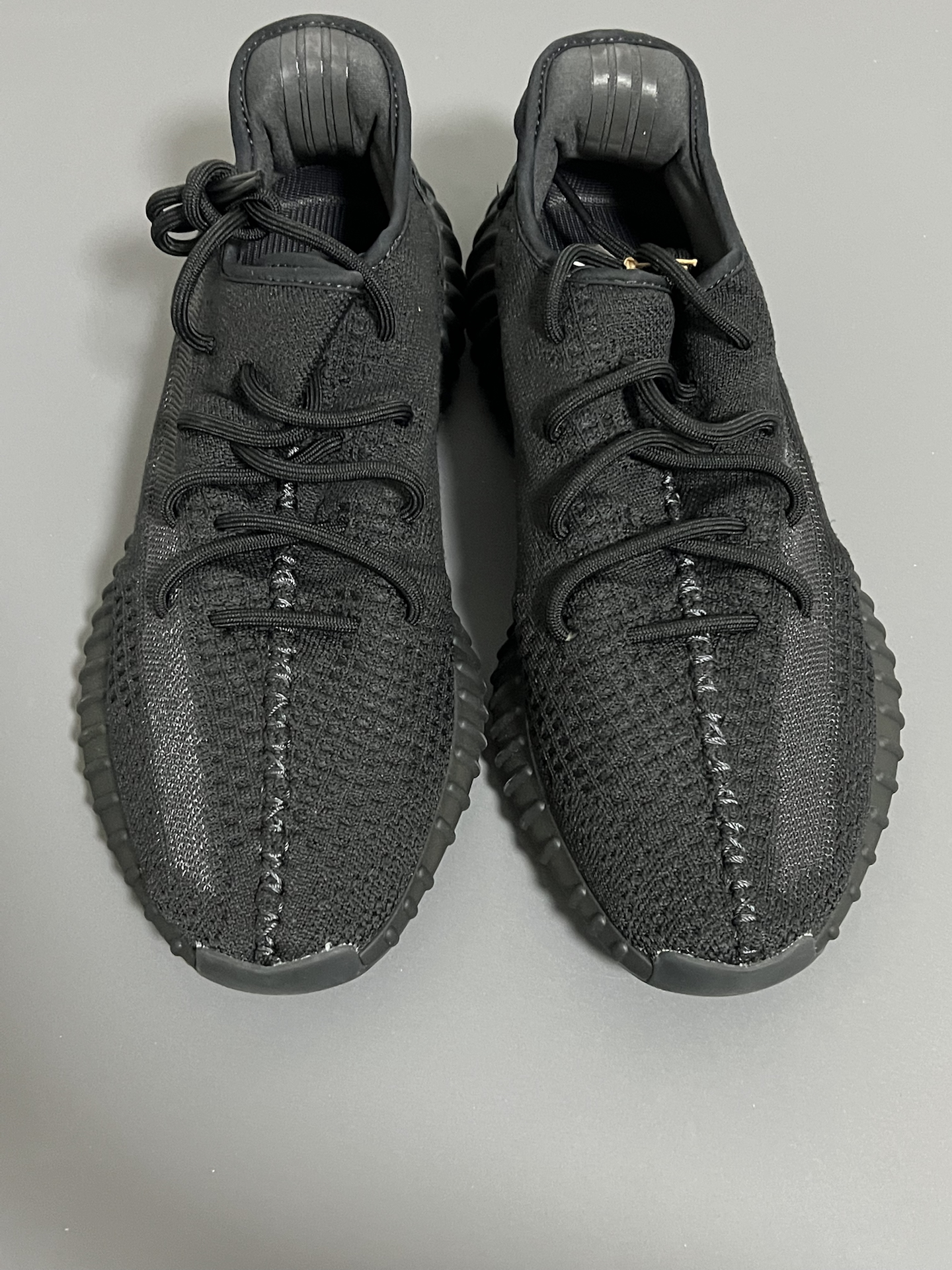 脚感也算是椰子家族中等偏上,软弹感有但不算顶级踩屎感