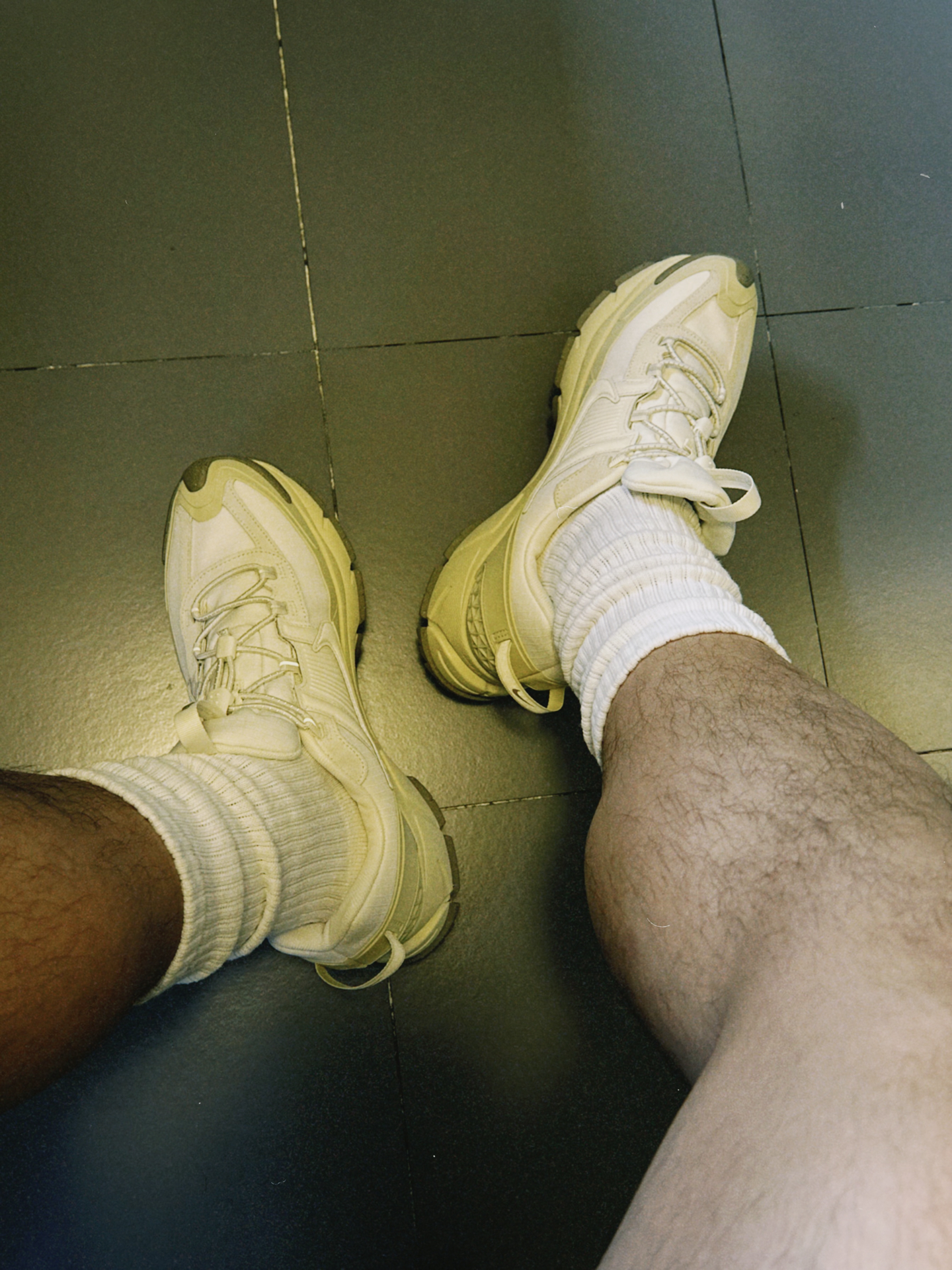 custom review-Nike ZOOM VOMERO ROAM Беговые кроссовки Низкий топ Светлый Айвори Светлый хаки Хаки Унисекс