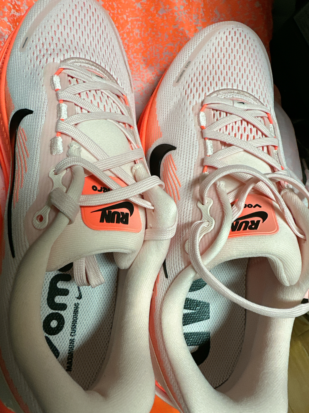 custom review-Nike Vomero 18 Slip-Resistant Дышащий И Поддерживающий Низкий Топ Повседневные Кроссовки для Бега на Дистанцию Женские Красный Черный