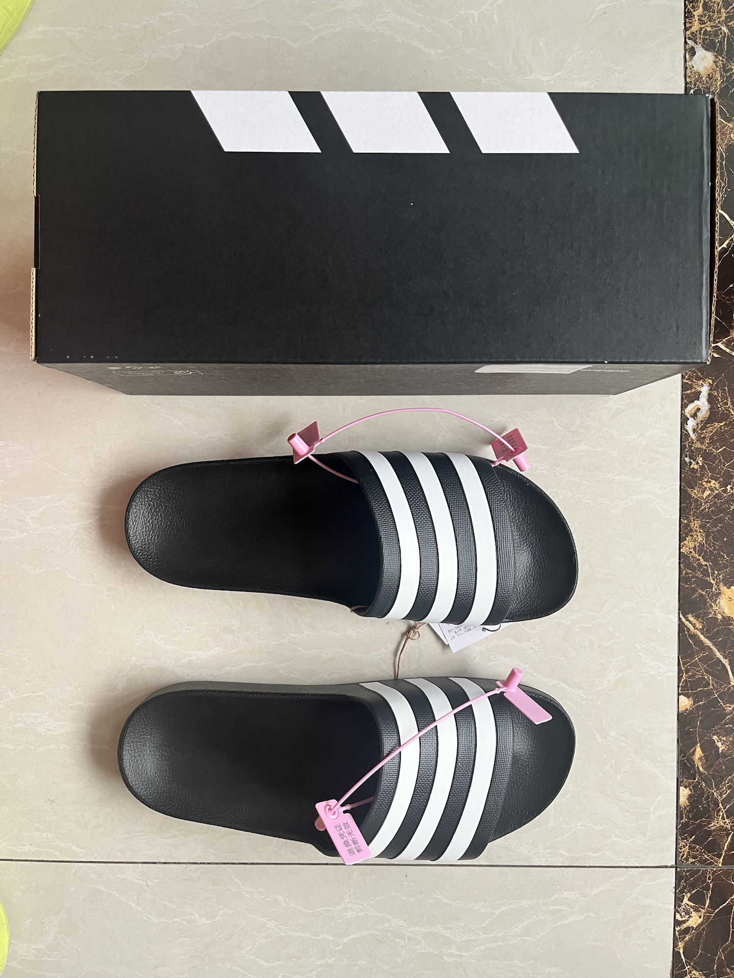 阿迪达斯拖鞋c罗同款