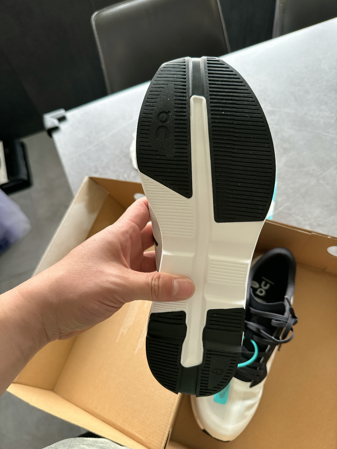 custom review-On Cloudzone Амортизация Противоскользящие Поддержка Низкий Топ Беговые кроссовки Мужские Белый Черный