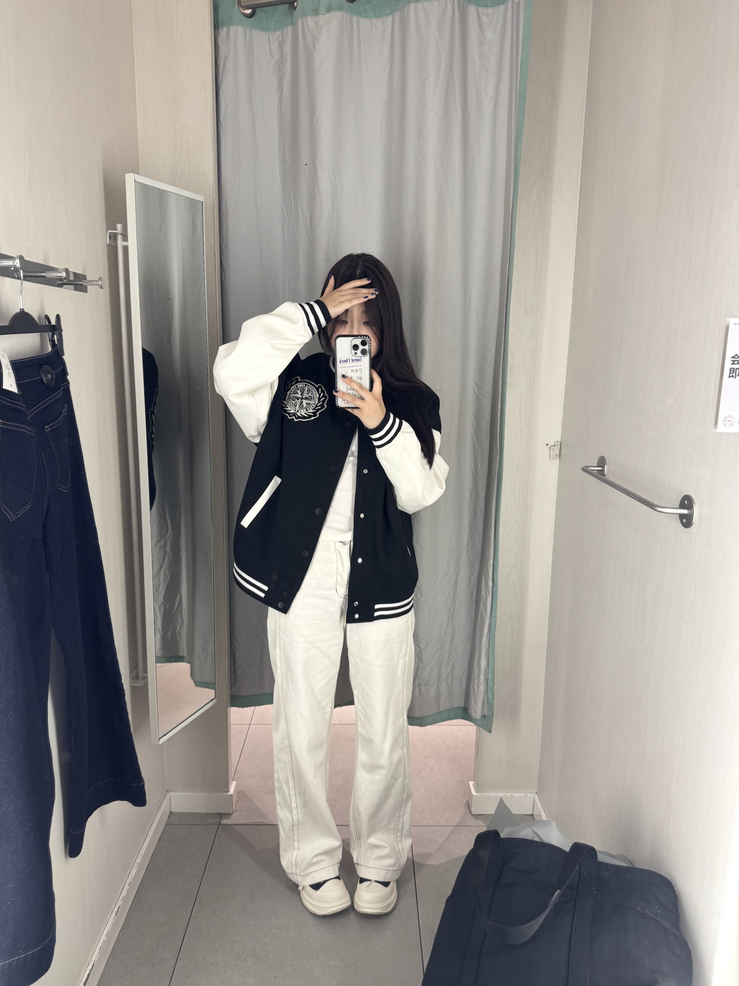 👔169/118m
黑白棒球服 超级百搭
入秋必备 面料超级厚实
背后刺绣