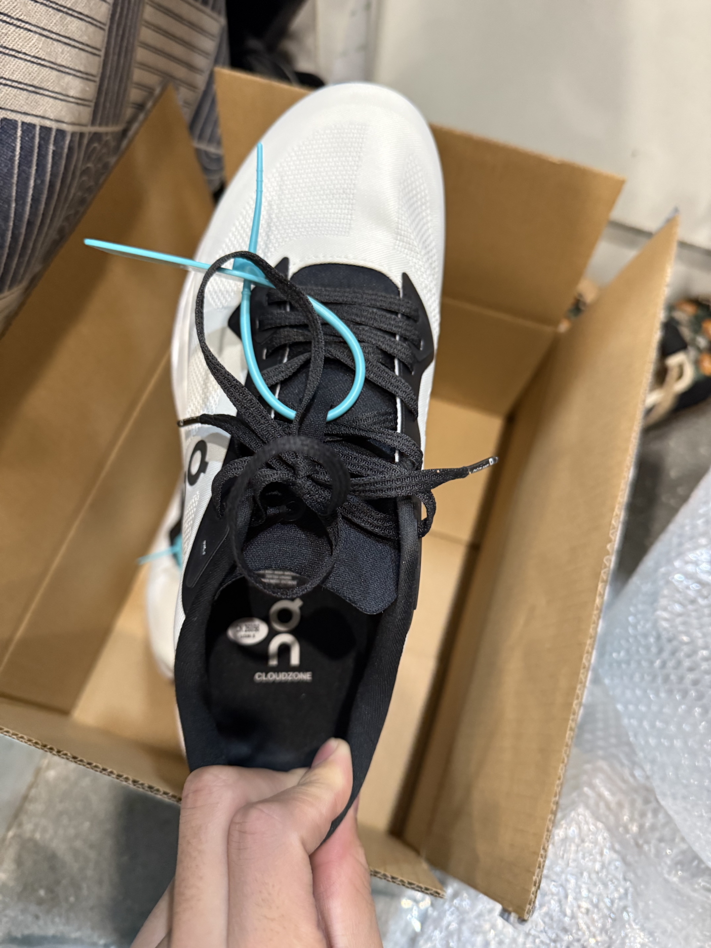 custom review-On Cloudzone Амортизация Противоскользящие Поддержка Низкий Топ Беговые кроссовки Мужские Белый Черный