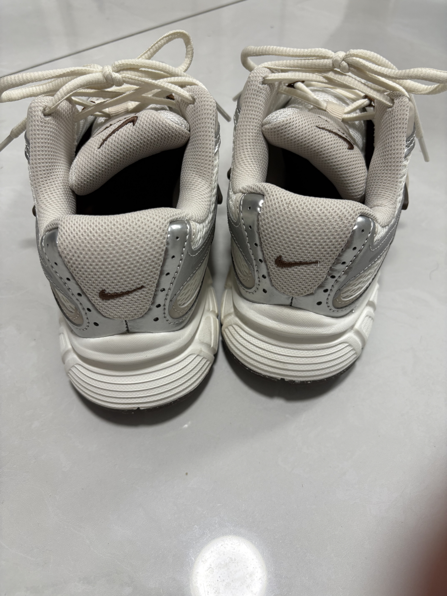 custom review-Nike V5 RNR Slip Resistant Abrasion Resistant Дышащий Низкий Топ Беговые кроссовки Женские Белый Коричневый