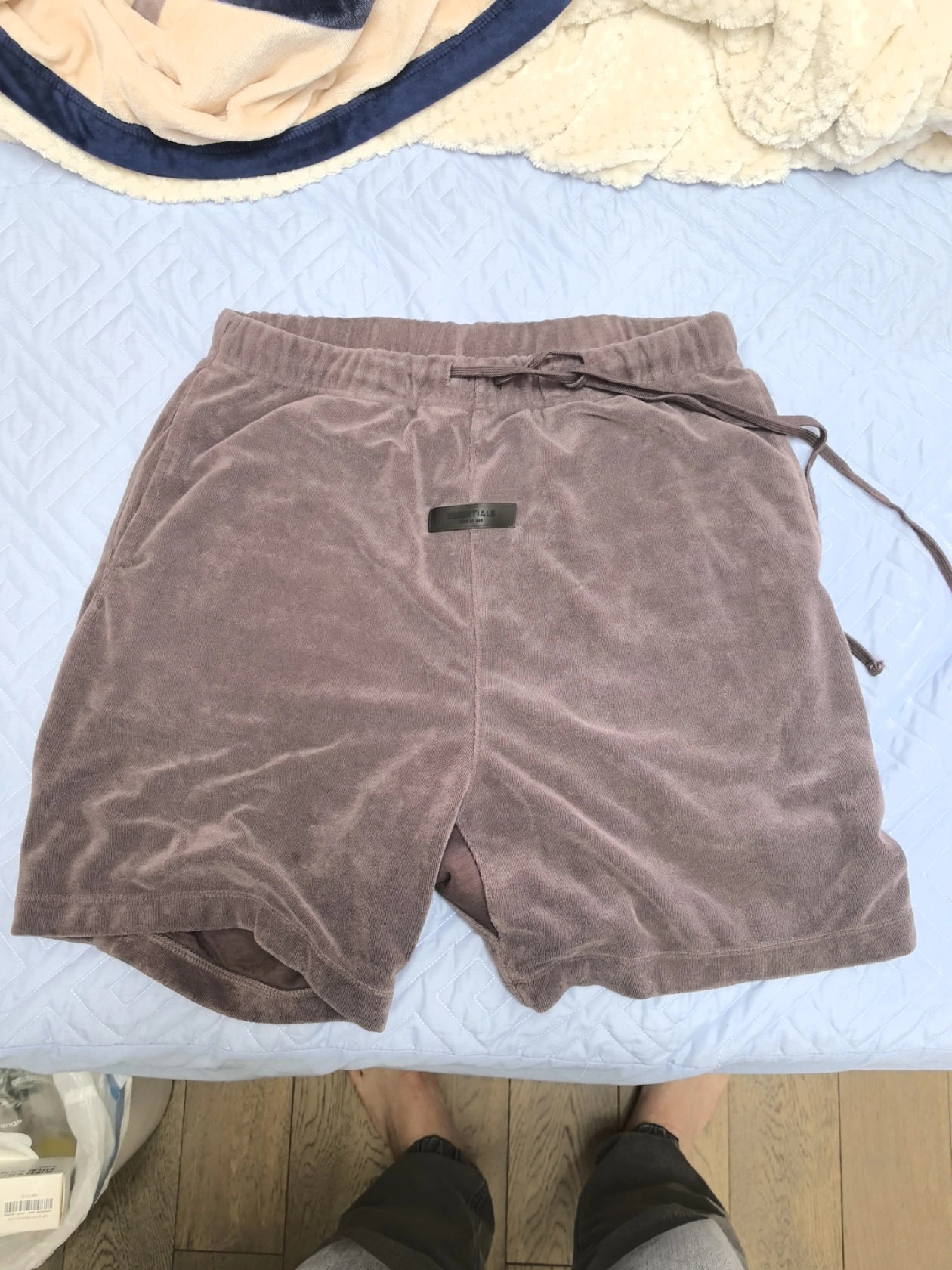 custom review-Fear Of God Essentials Drop2 SS23 Шорты Мужские Plum