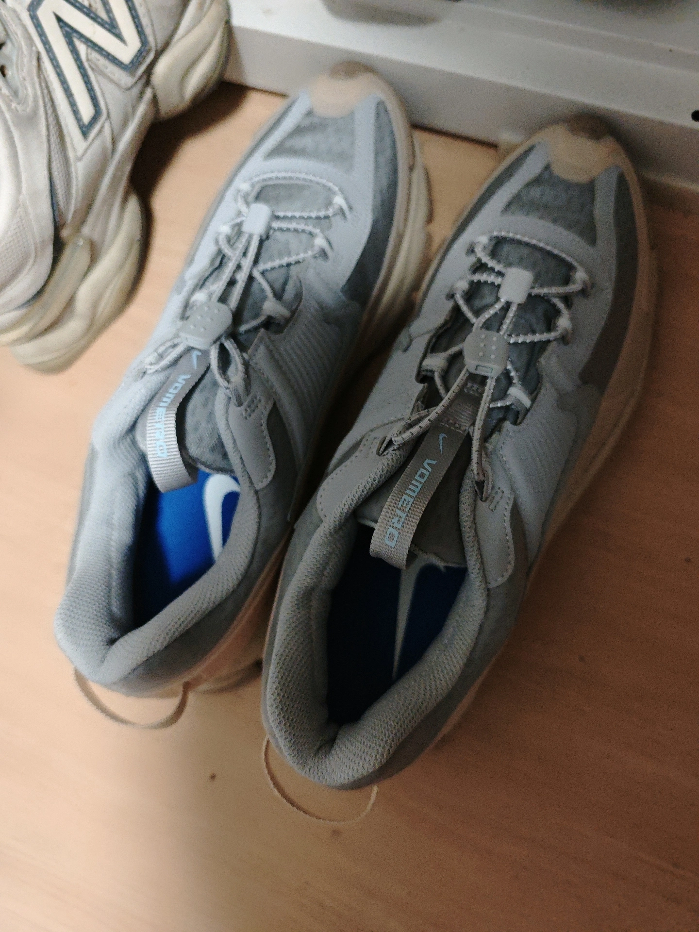 custom review-Nike ZOOM VOMERO ROAM Slip Устойчивый к истиранию Низкий Топ Повседневные Беговые кроссовки Мужские Серый Бежевый