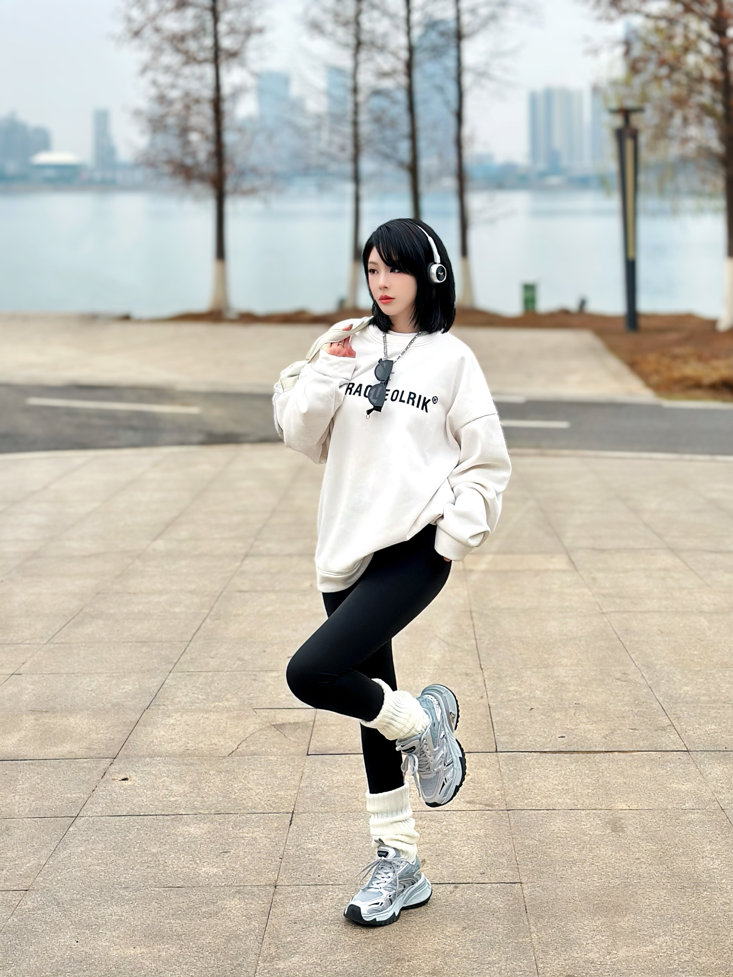 早春不露腿卫衣穿搭