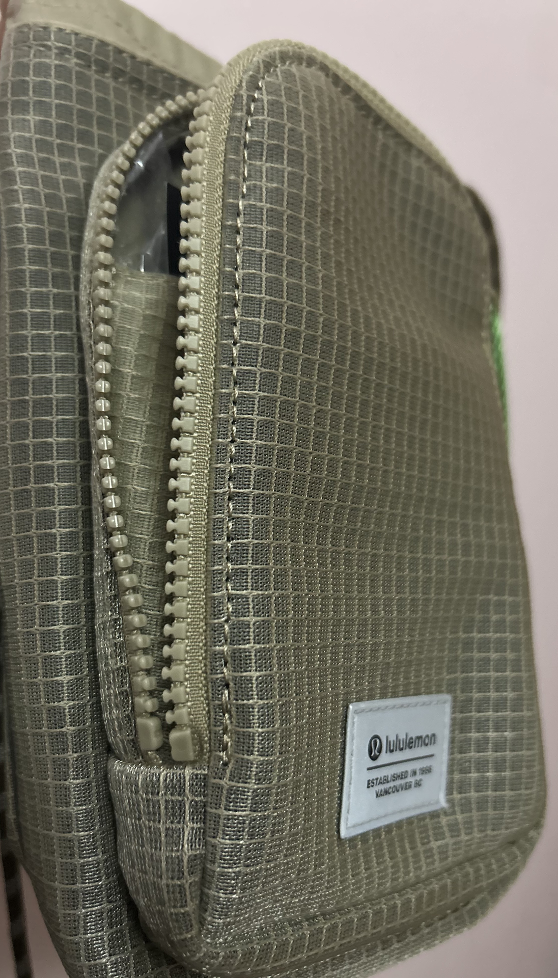 custom review-Lululemon Цветовые блоки Водяная бутылка Сумка через плечо Унисекс Цвет дуба Коричневый Мокко Лаймовый Желтый Зеленый