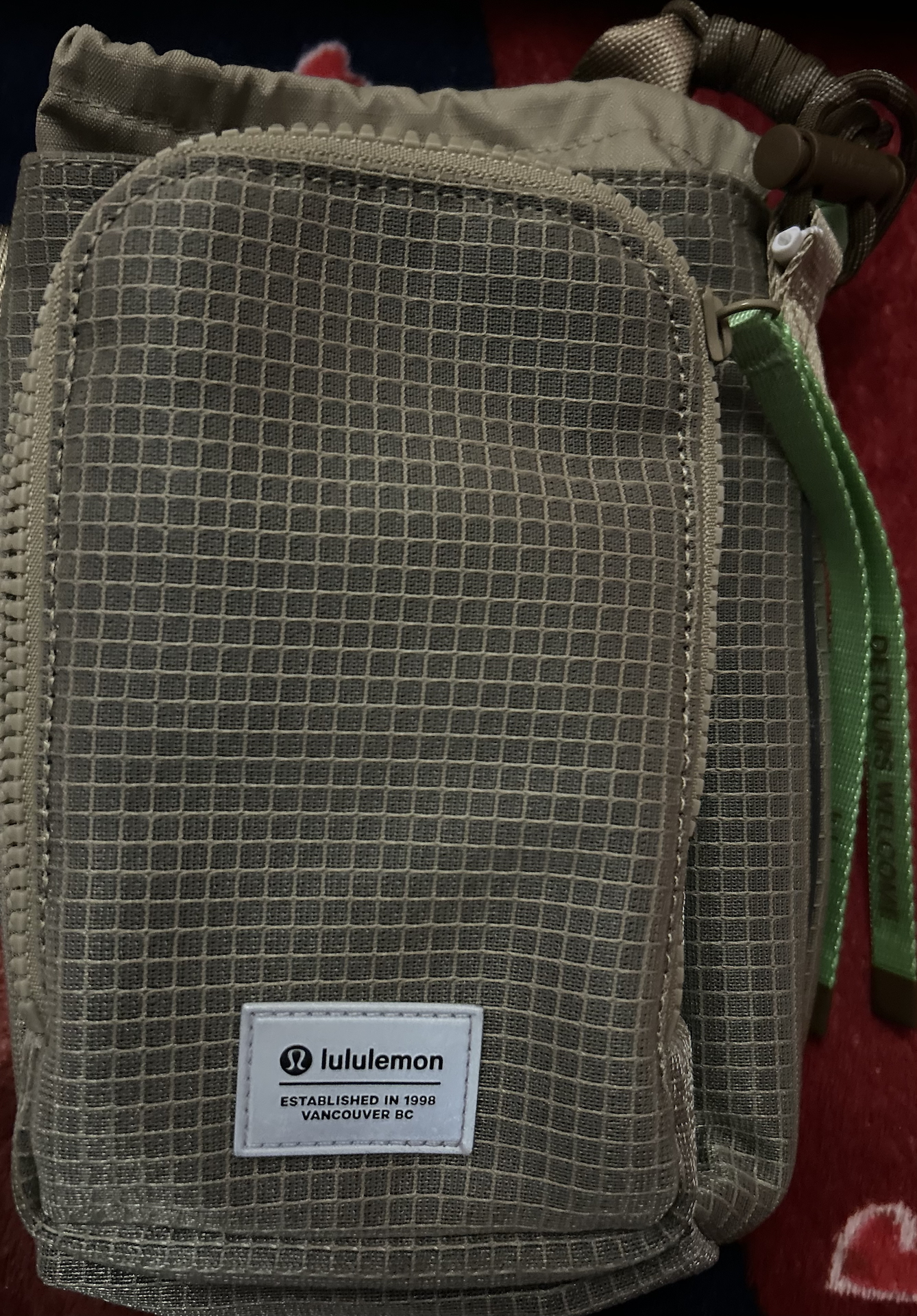 custom review-Lululemon Цветовые блоки Водяная бутылка Сумка через плечо Унисекс Цвет дуба Коричневый Мокко Лаймовый Желтый Зеленый