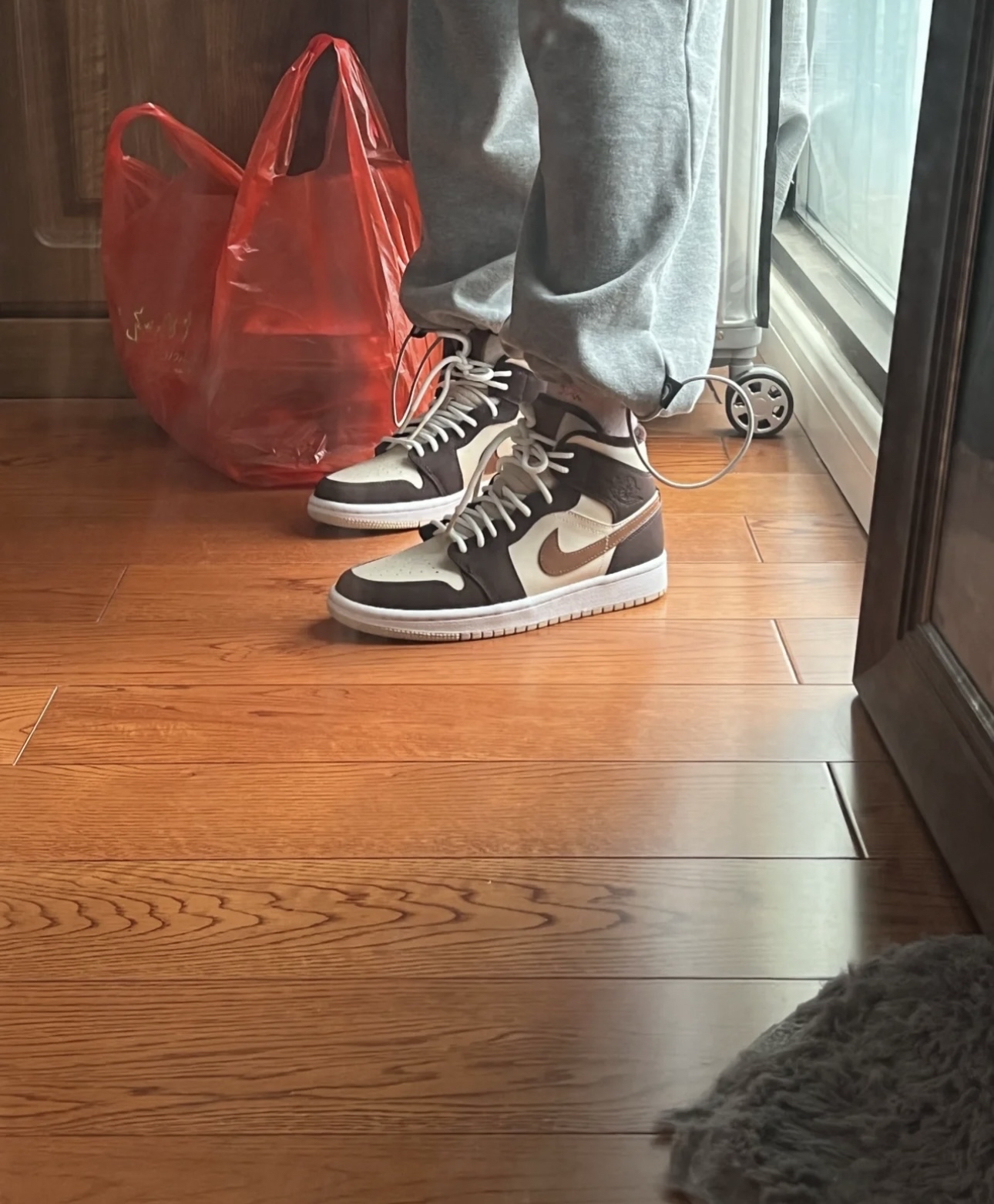 custom review-Jordan Air Jordan 1 MID SE 'Крем Темный шоколад' MID Топ Винтажные баскетбольные кроссовки Женские Коричневый