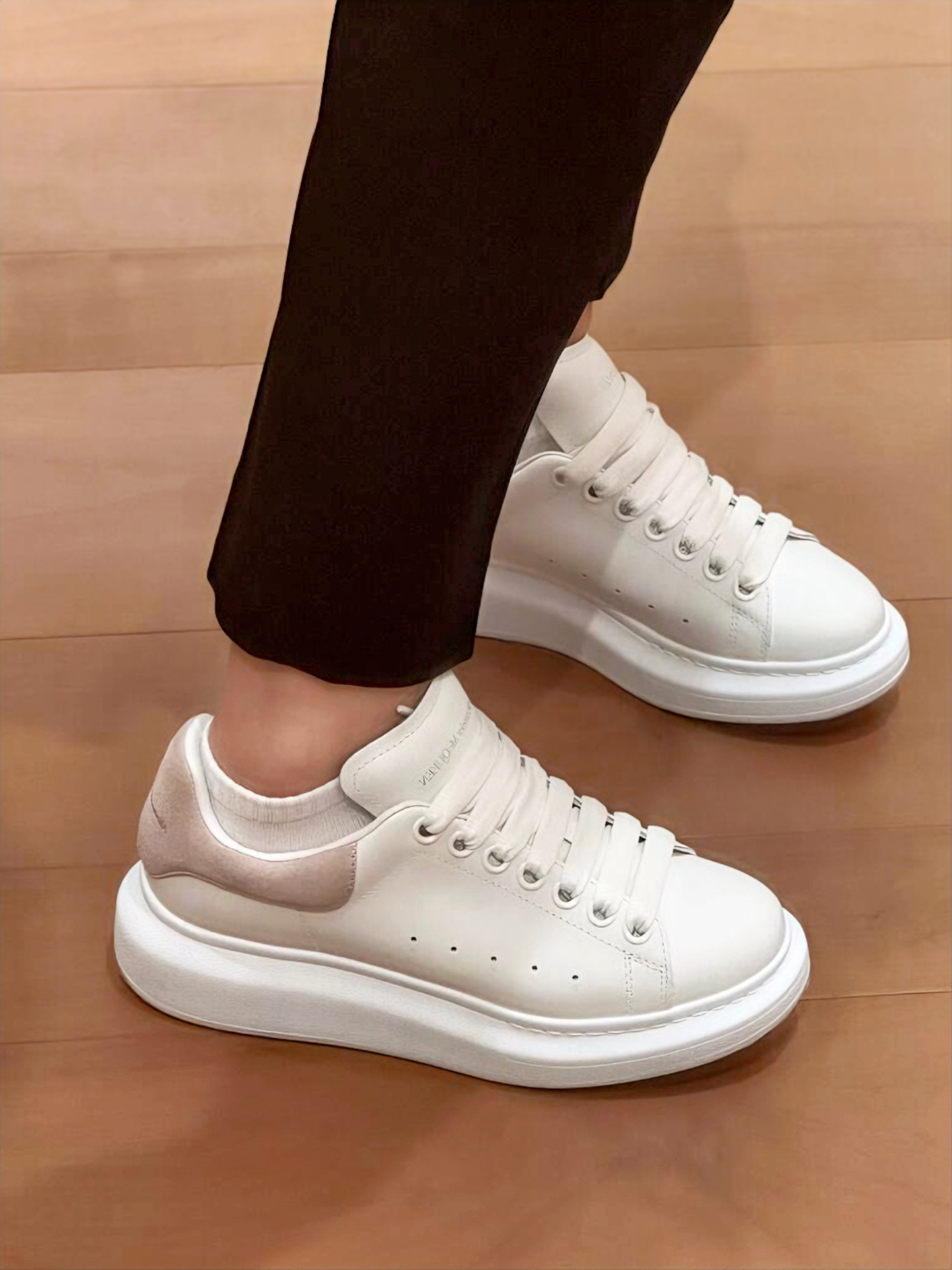 麦昆小白鞋真的是时代的眼泪了吗?