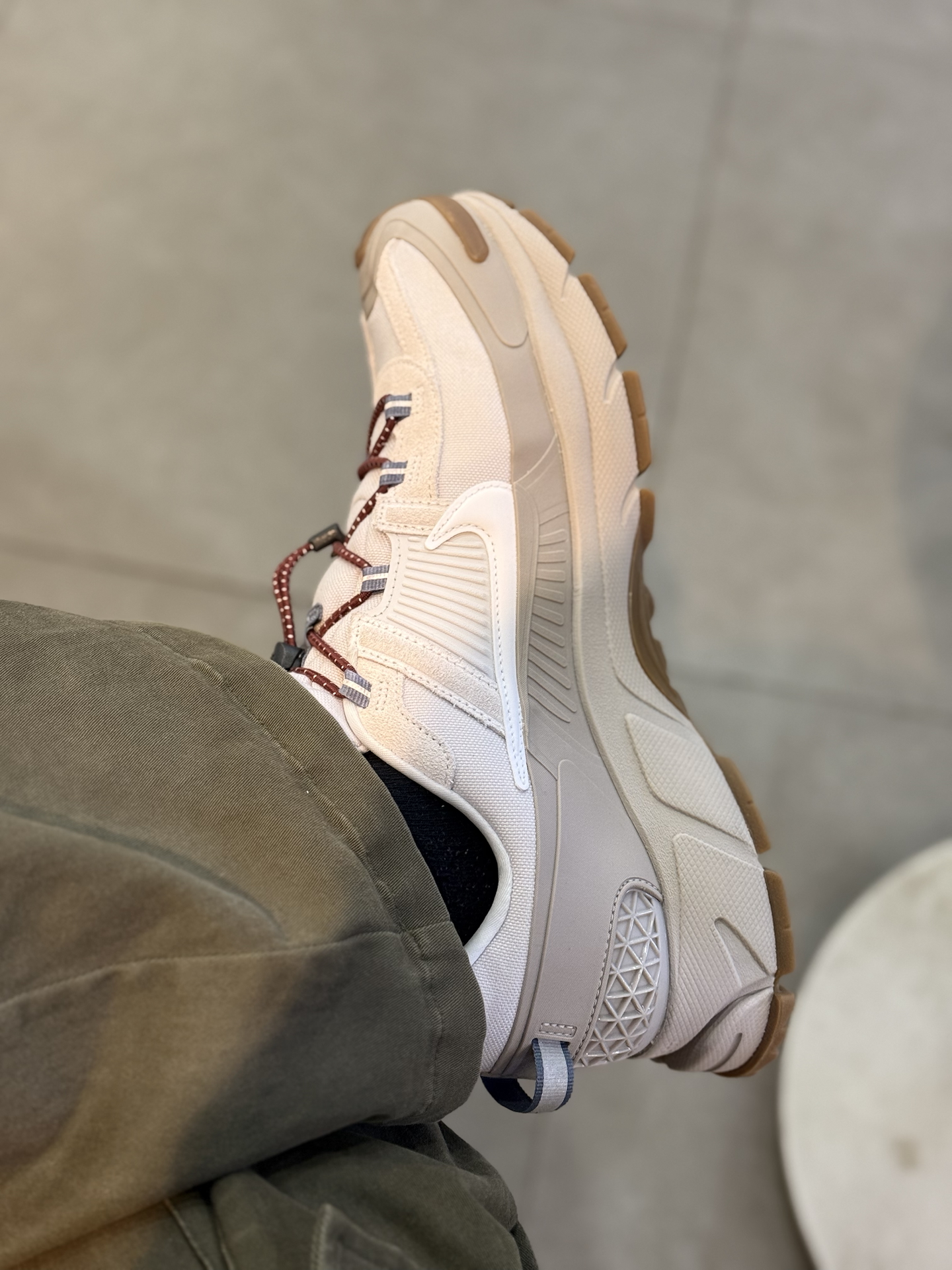 custom review-Nike ZOOM VOMERO ROAM Устойчивый к истиранию Дышащий Низкий Топ Повседневные Тренировки Городские Кроссовки для Коммутирования Беговые Кроссовки Унисекс Экрю