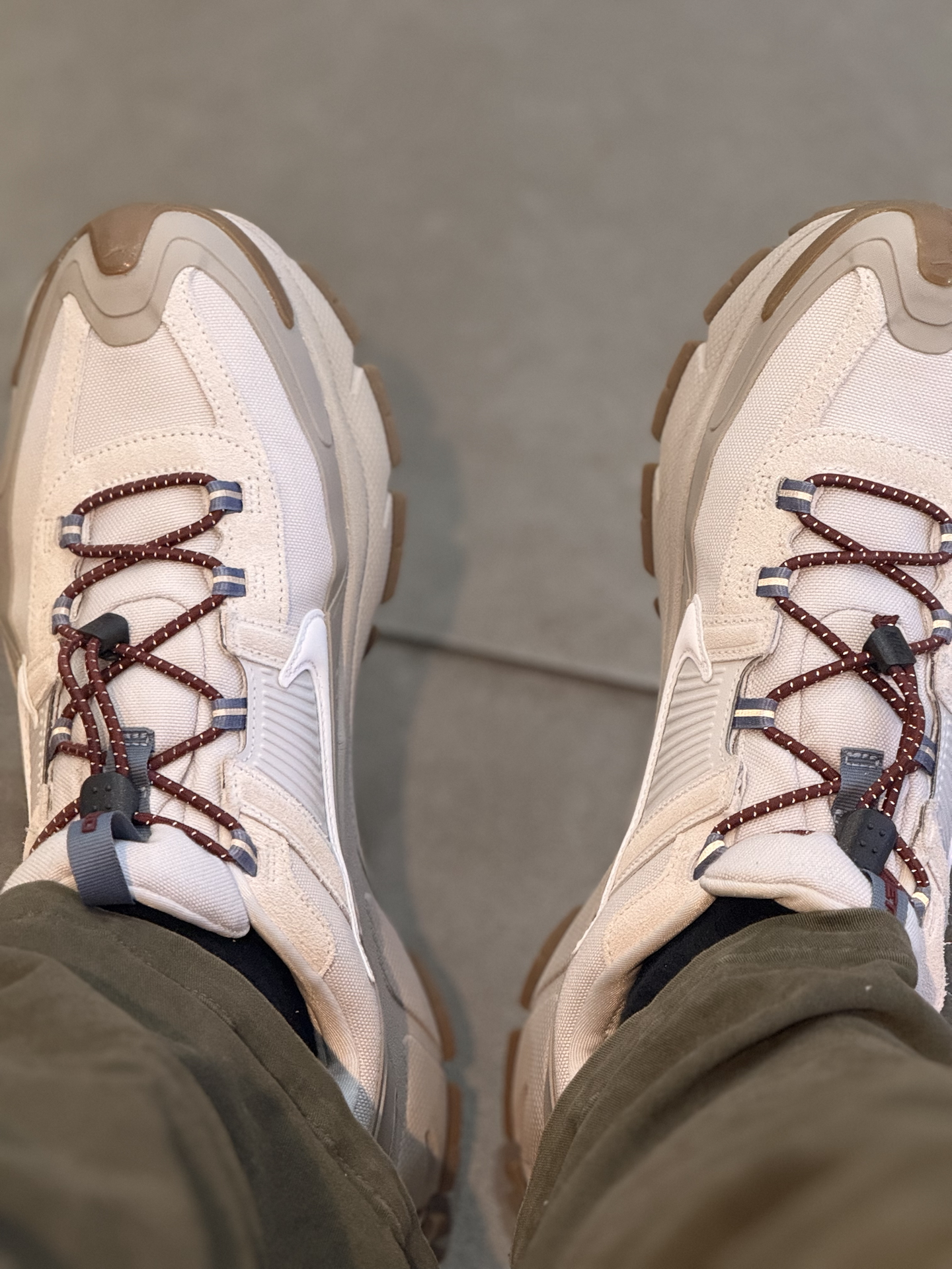 custom review-Nike ZOOM VOMERO ROAM Устойчивый к истиранию Дышащий Низкий Топ Повседневные Тренировки Городские Кроссовки для Коммутирования Беговые Кроссовки Унисекс Экрю