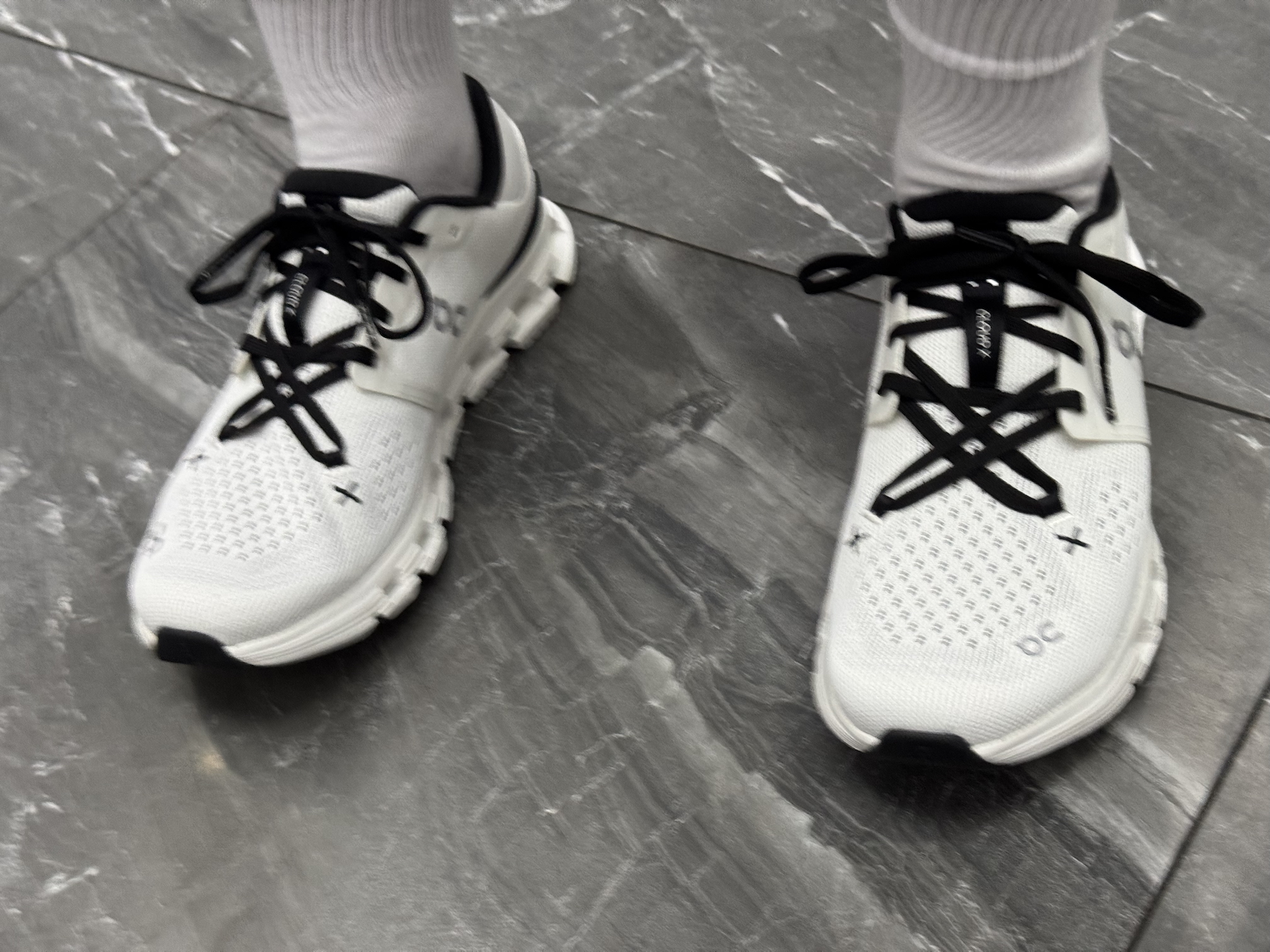 custom review-On Cloud X4 Slip-Resistant и Abrasion-Resistant Поддержка Низкий Топ Кроссовки для тренировок Мужской Экрю