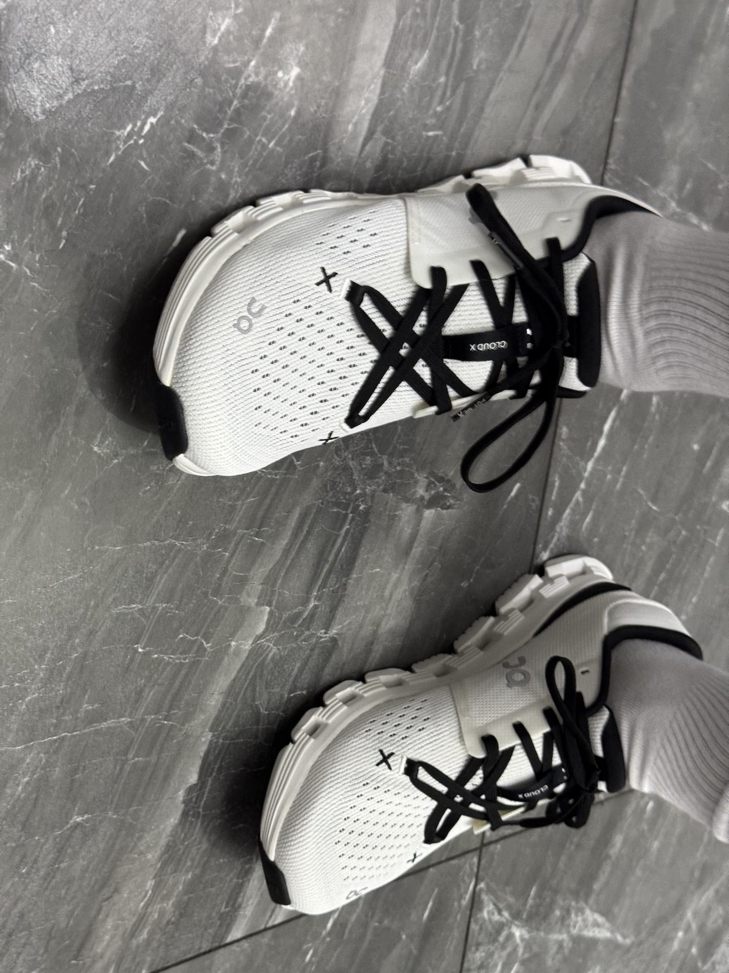 custom review-On Cloud X4 Slip-Resistant и Abrasion-Resistant Поддержка Низкий Топ Кроссовки для тренировок Мужской Экрю