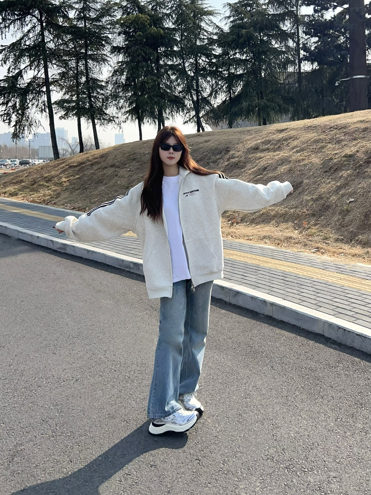 百穿不腻的月光银色跑步鞋!