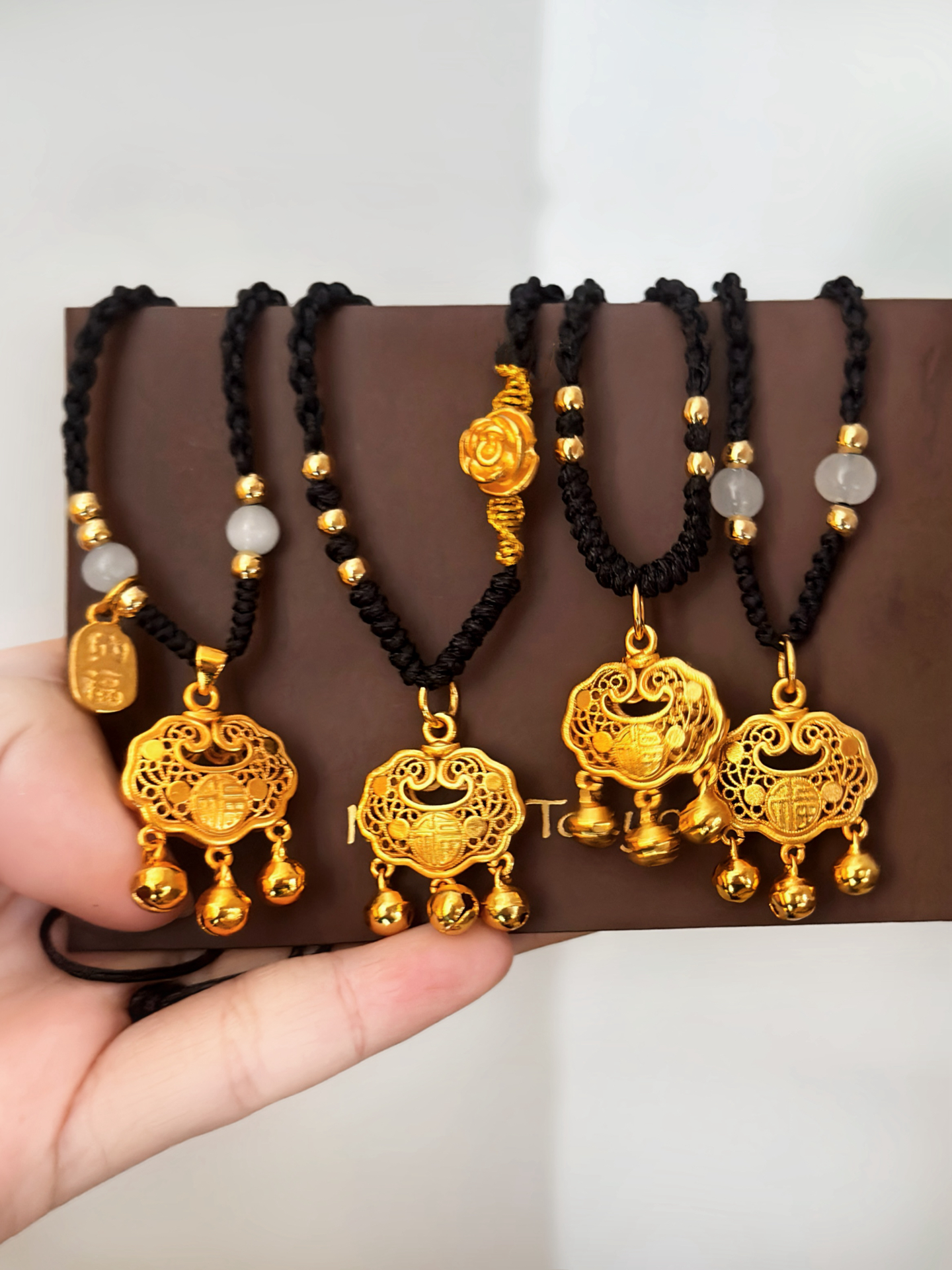 老凤祥长命锁你美!