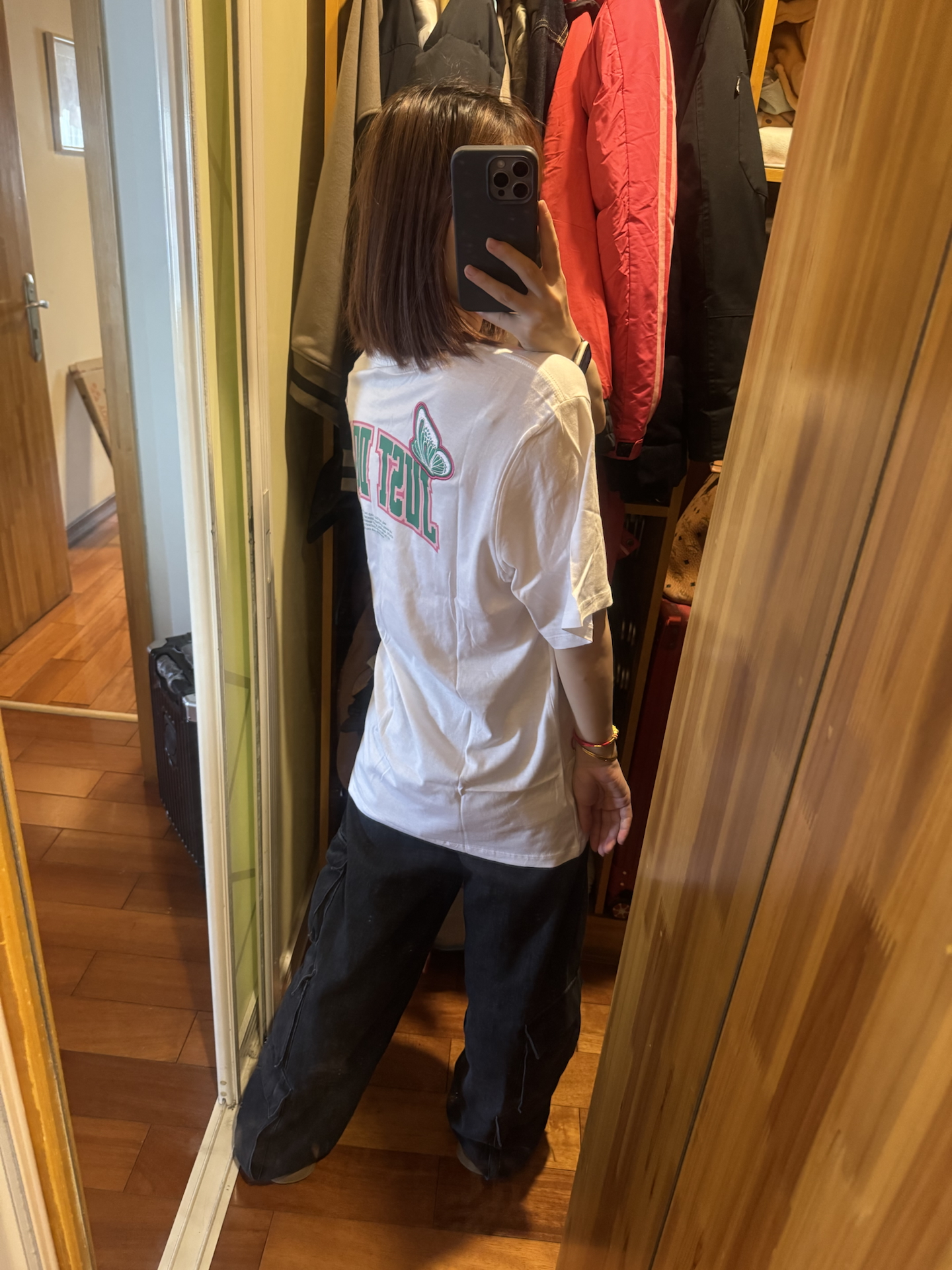 我的宝藏耐克短袖来咯～经典白色超清爽正面小标很精致背后just do