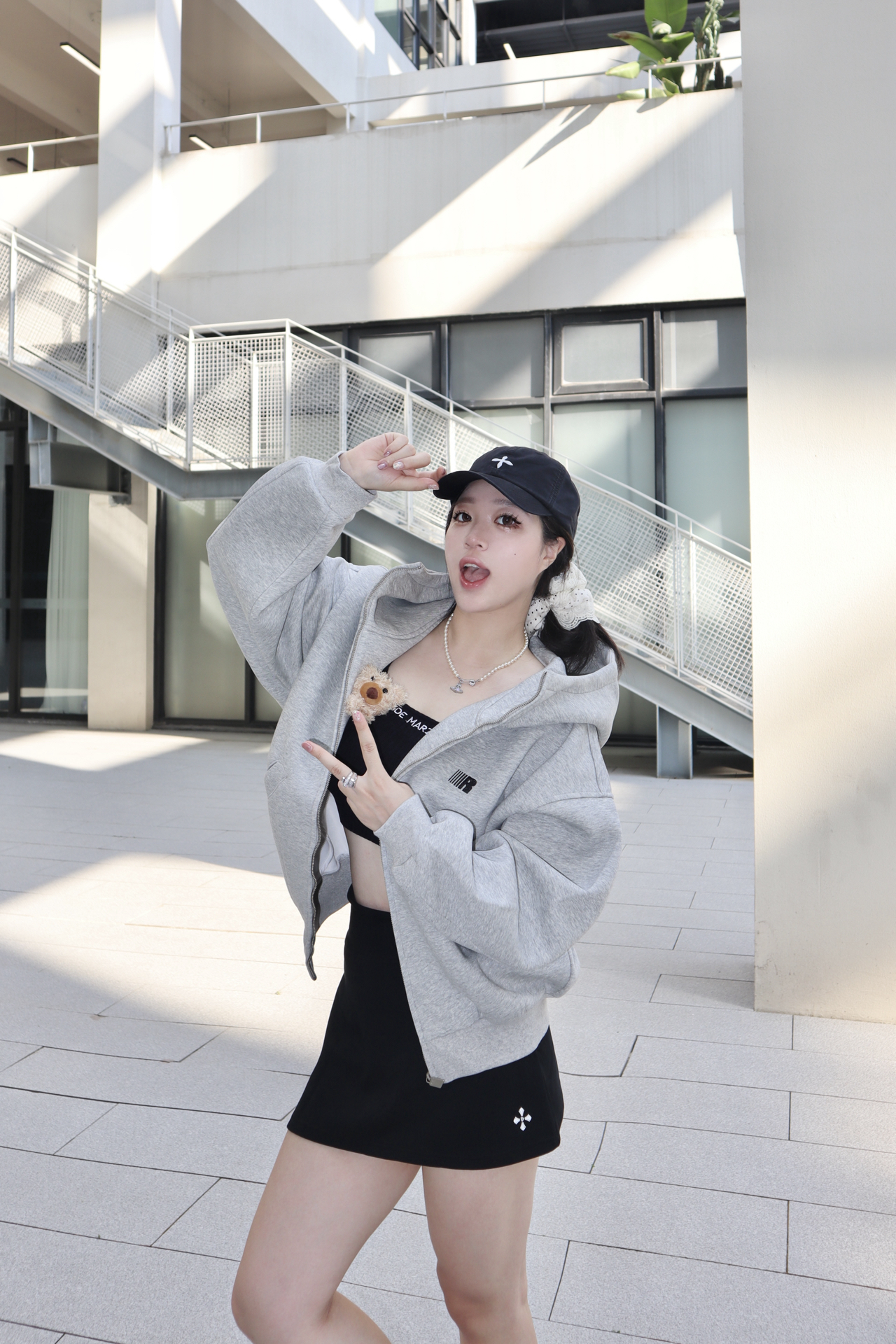 一整个韩系ins风～小美造型嘻嘻🤭
搭配上素颜神器的smfk黑色棒球帽