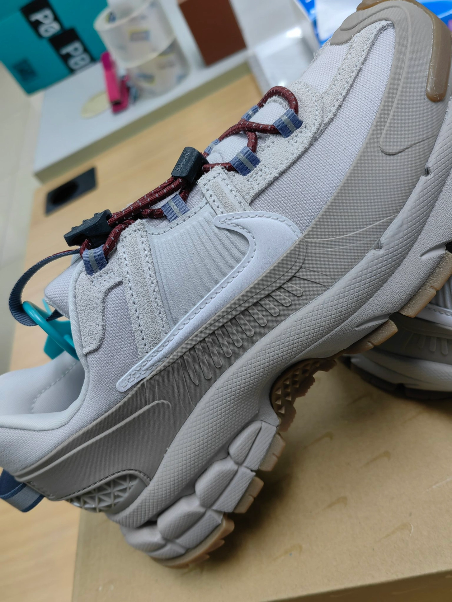 custom review-Nike ZOOM VOMERO ROAM Устойчивый к истиранию Дышащий Низкий Топ Повседневные Тренировки Городские Кроссовки для Коммутирования Беговые Кроссовки Унисекс Экрю