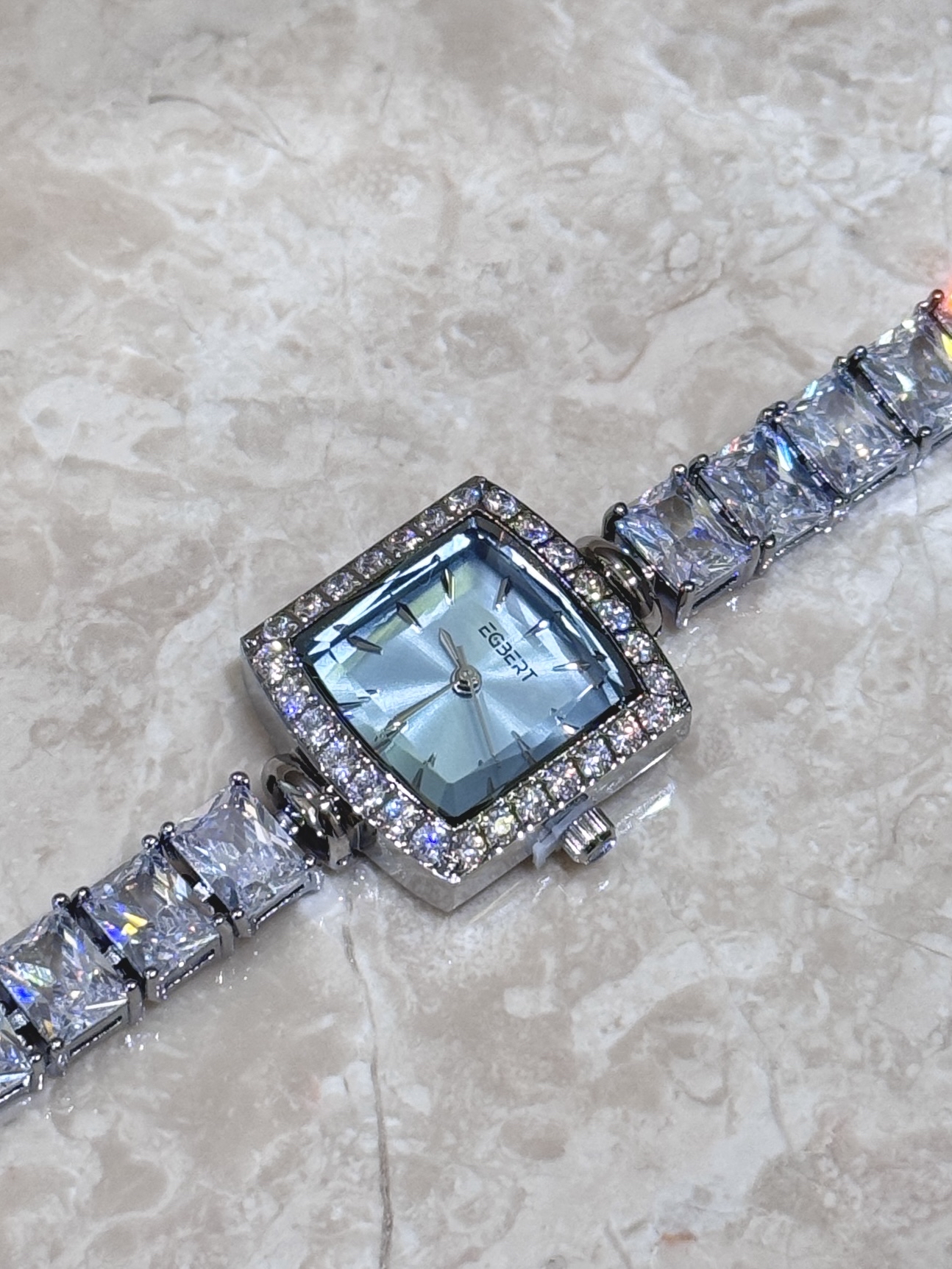 我一直觉得小方盘很独特🫣 #爱格伯特 egbert