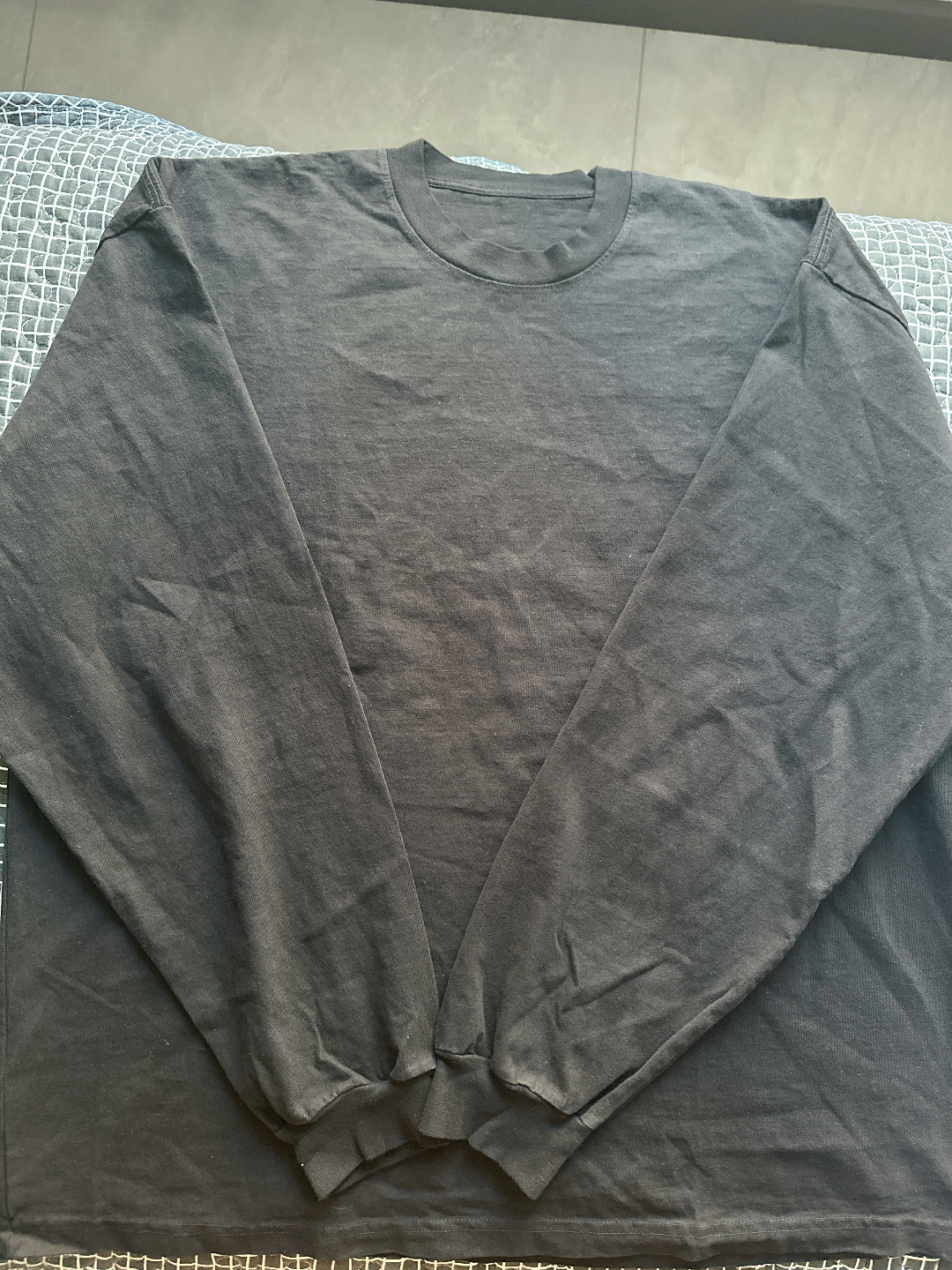 custom review-YEEZY Черная унисекс футболка