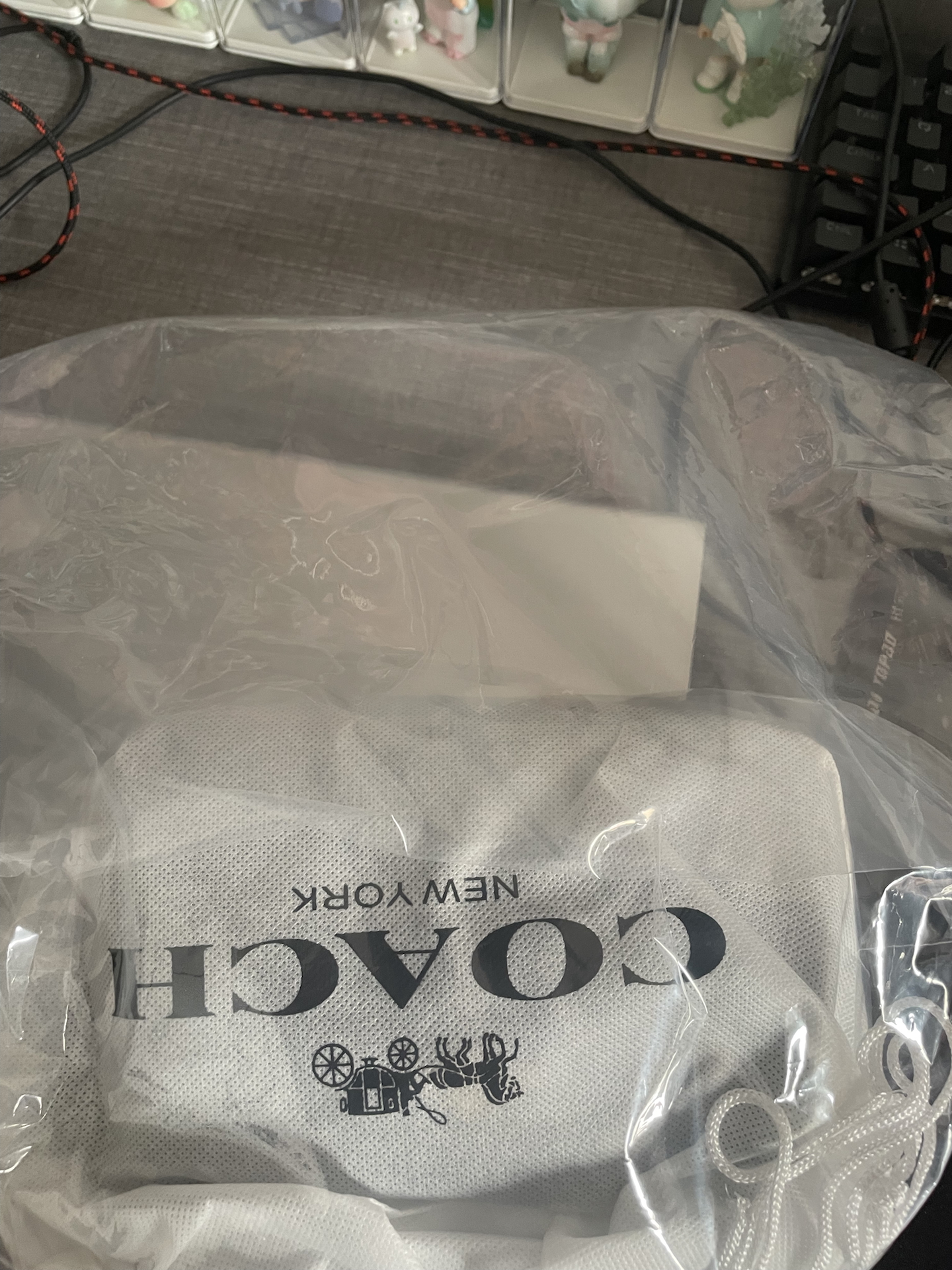 custom review-COACH Nolita Покрытый холст Сумка через плечо Женская Золотая Ореховая Черная