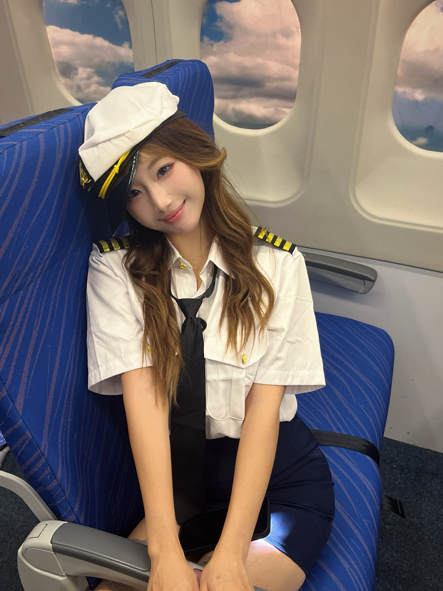 空姐制服和这个咖啡厅实在是太配了
包臀裙也很好搭配!
