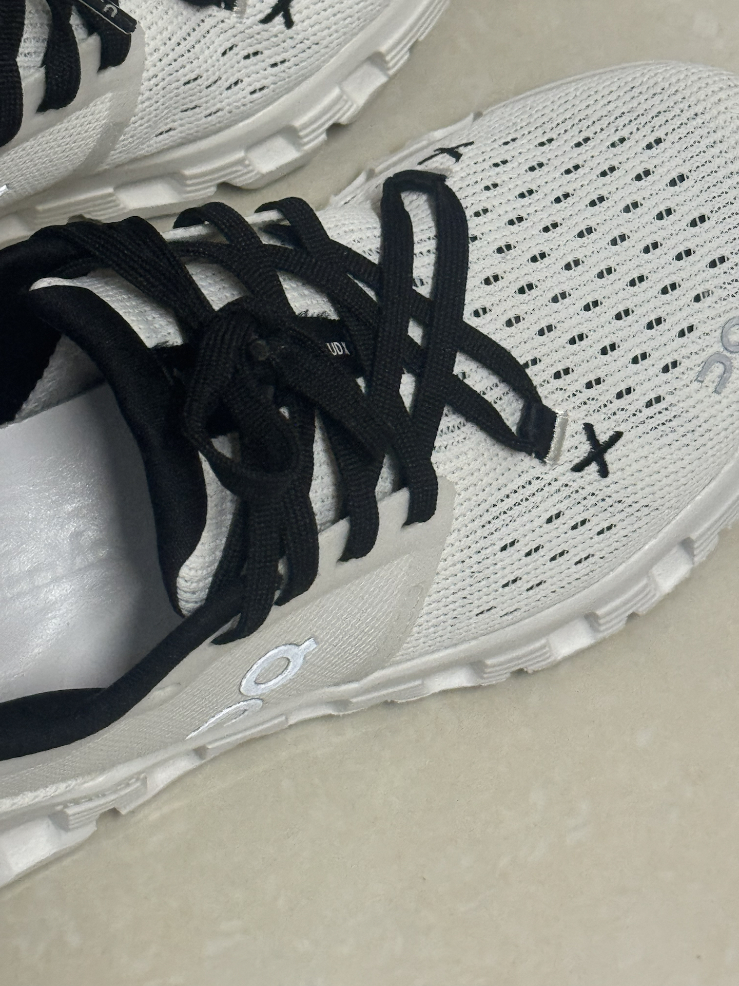 custom review-On Cloud X4 Нескользящие Низкие Кроссовки для тренировок с поддержкой женские белые серый черный