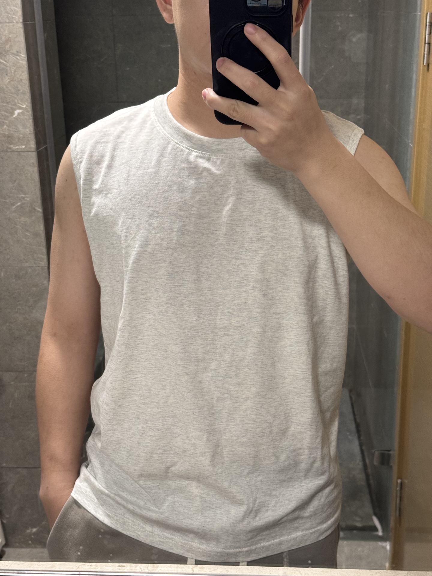 夏天广东男生的第一件背心