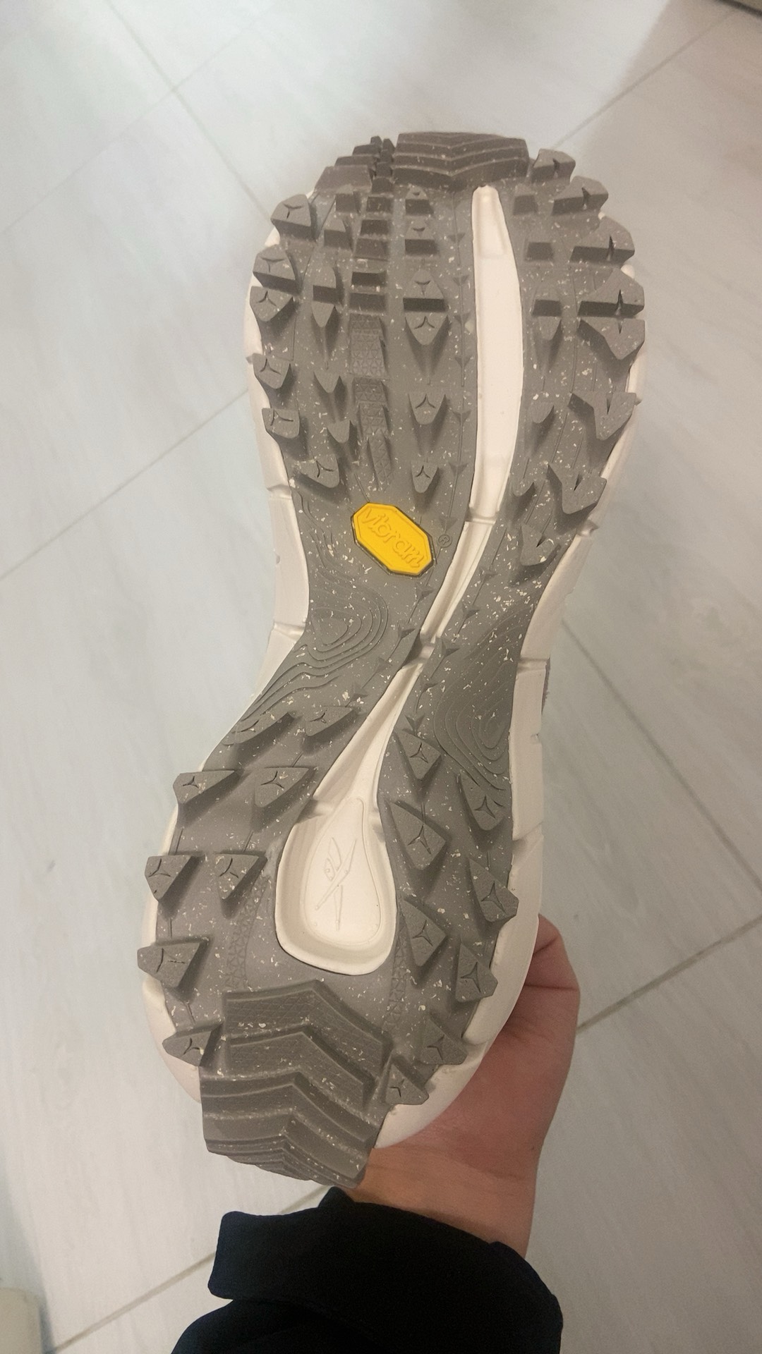 custom review-Reebok ZIG KINETICA 2,5 EDGE Устойчивый к истиранию Дышащая Низкая Обувь для Беговых соревнований Унисекс Серый Белый