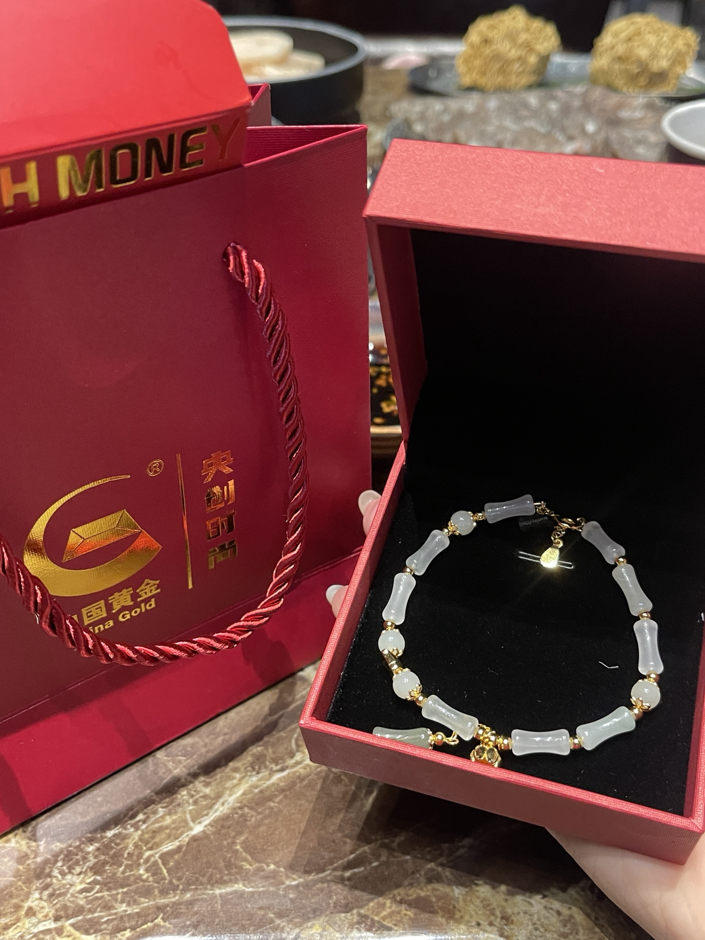 给闺蜜买的漂亮手链!