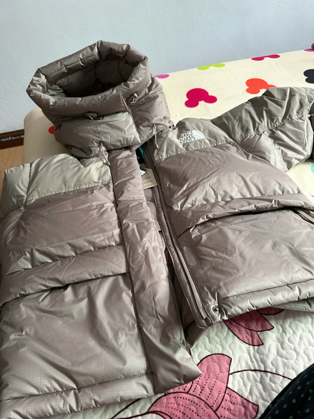 custom review-The North Face Пуховики и зимние пальто Женские Светлый Умбра