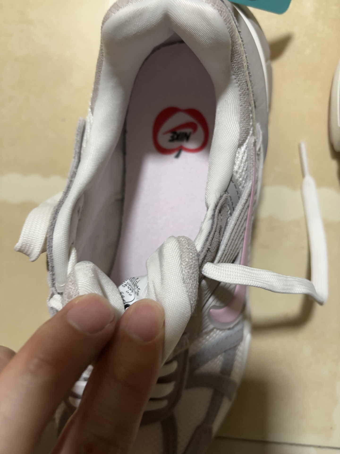 custom review-Nike V2K Run Slip-resistant Abrasion-resistant Low Top Беговые кроссовки Женские Белый Серый Розовый