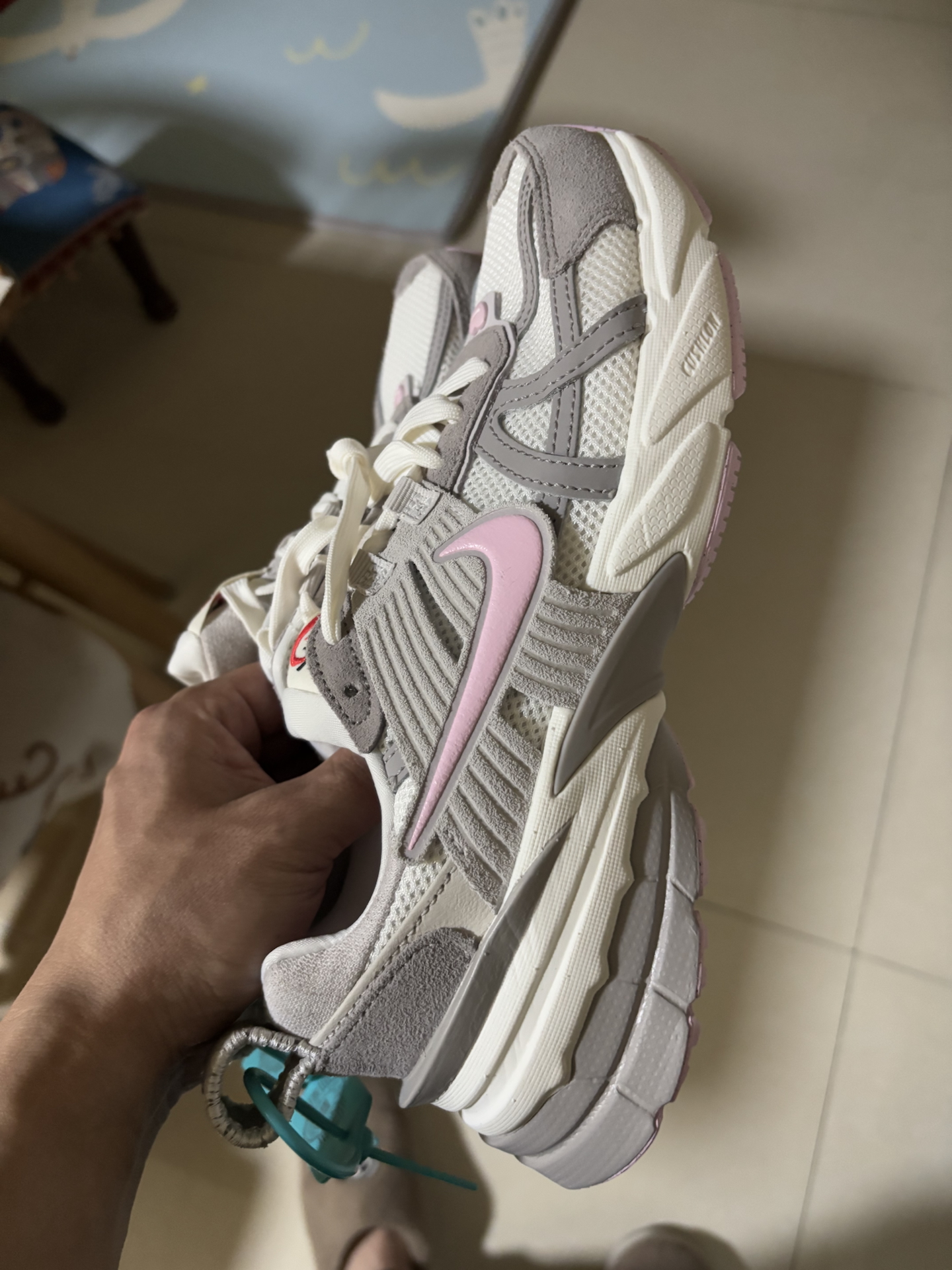 custom review-Nike V2K Run Slip-resistant Abrasion-resistant Low Top Беговые кроссовки Женские Белый Серый Розовый