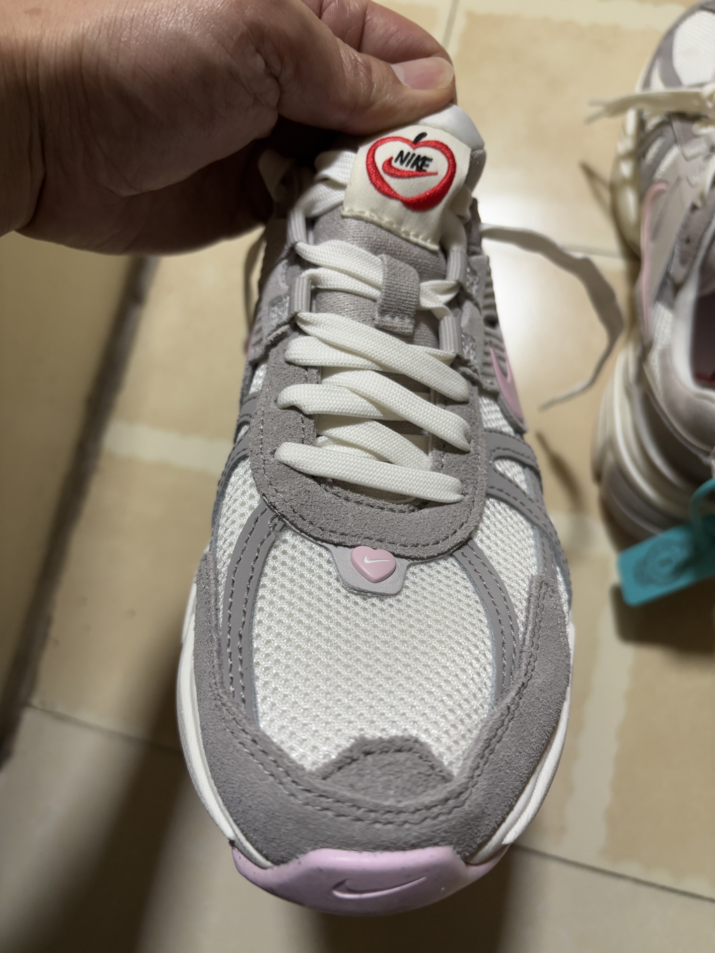 custom review-Nike V2K Run Slip-resistant Abrasion-resistant Low Top Беговые кроссовки Женские Белый Серый Розовый